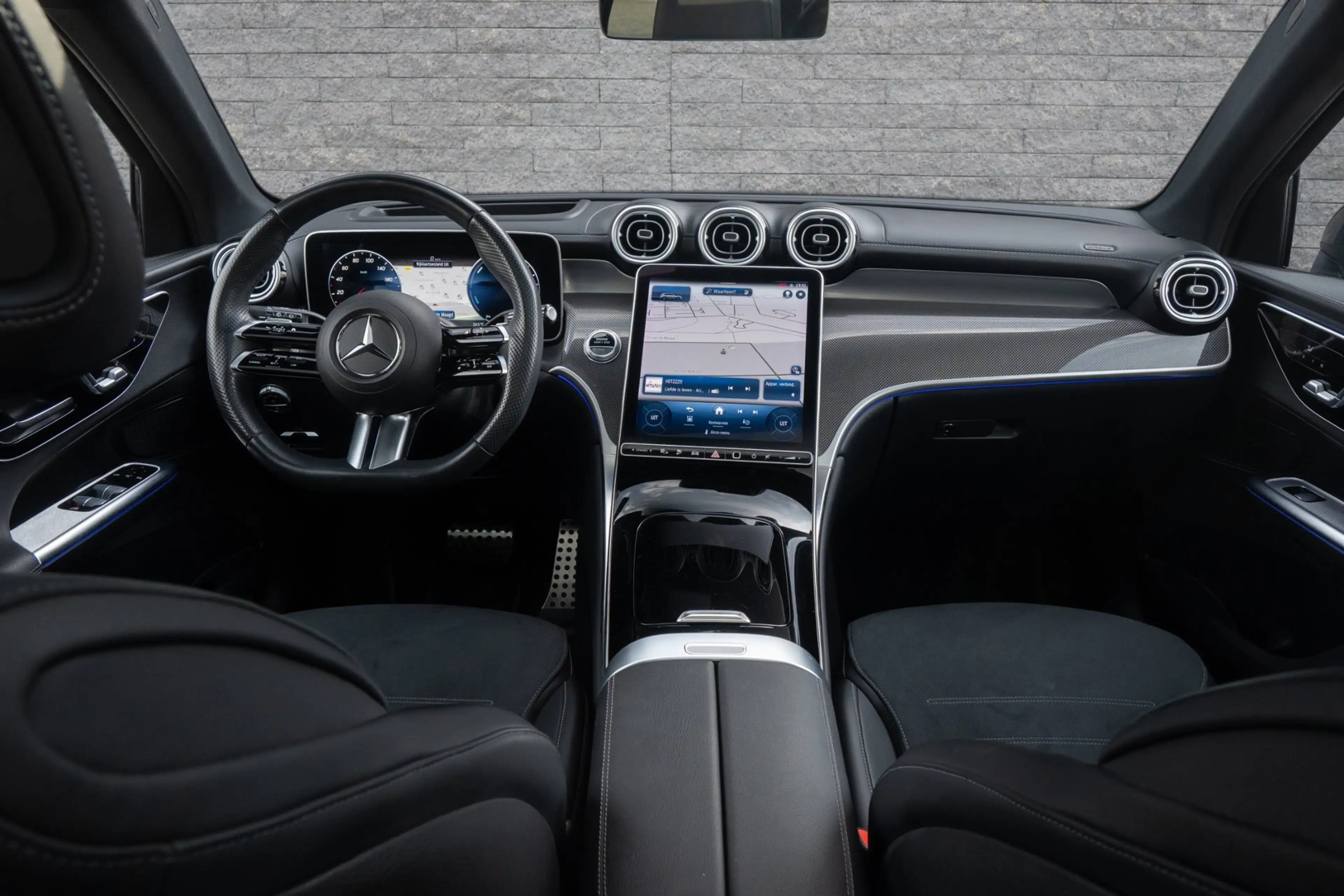 Mercedes-Benz GLC 300 300e 4MATIC Business Solution AMG PANORAMADAK — photo 25