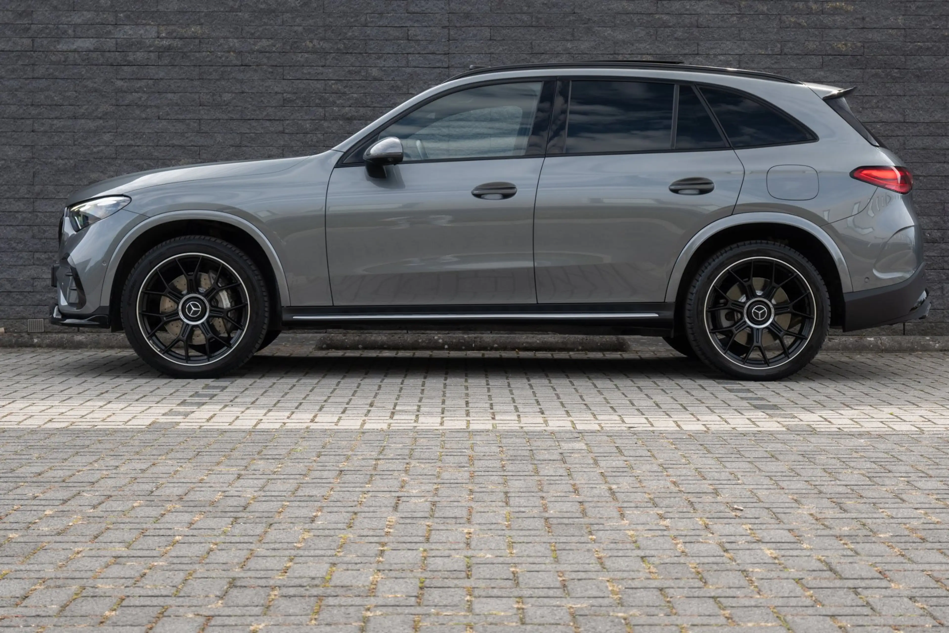 Mercedes-Benz GLC 300 300e 4MATIC Business Solution AMG PANORAMADAK — photo 15