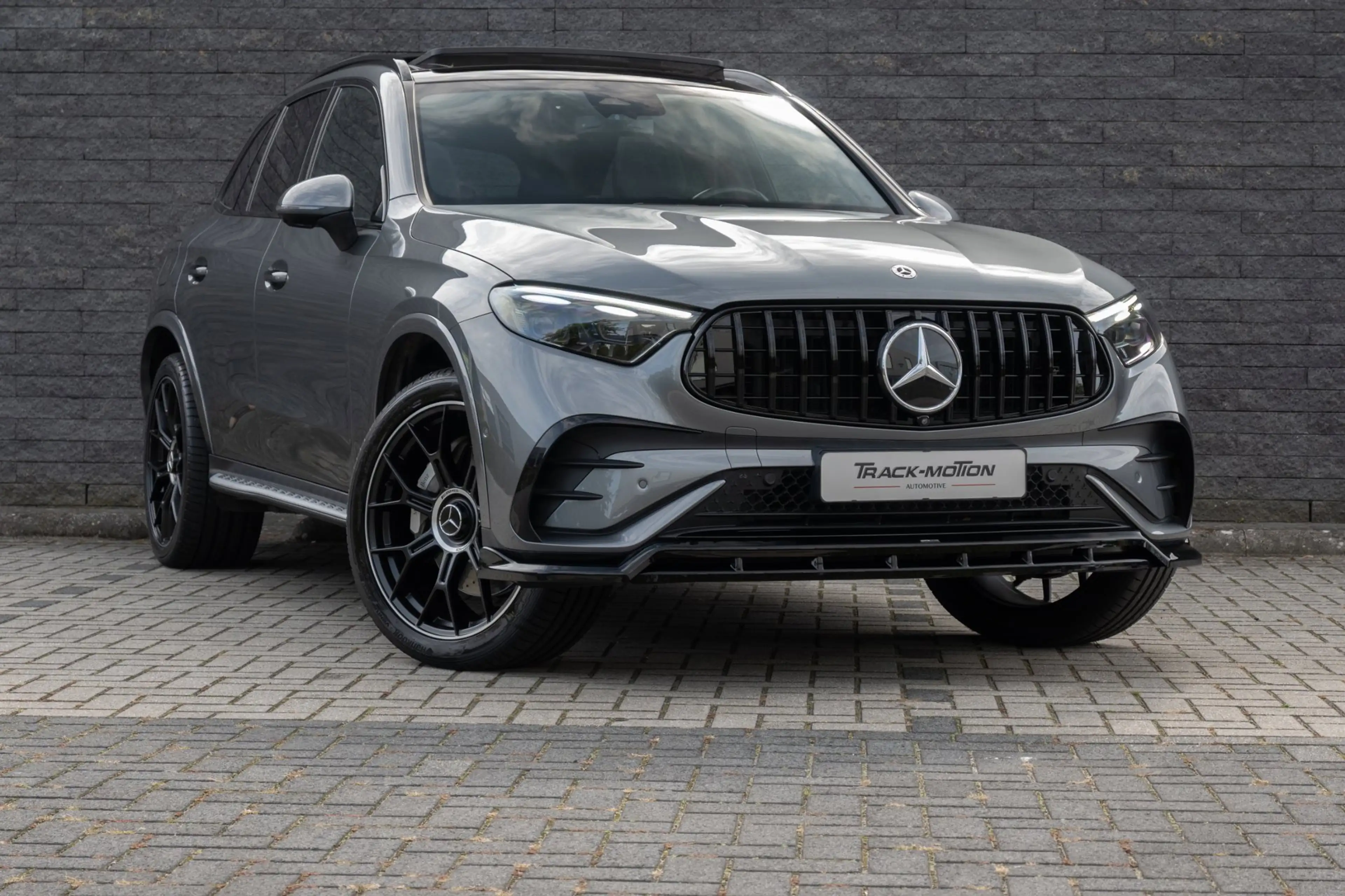 Mercedes-Benz GLC 300 300e 4MATIC Business Solution AMG PANORAMADAK — photo 7