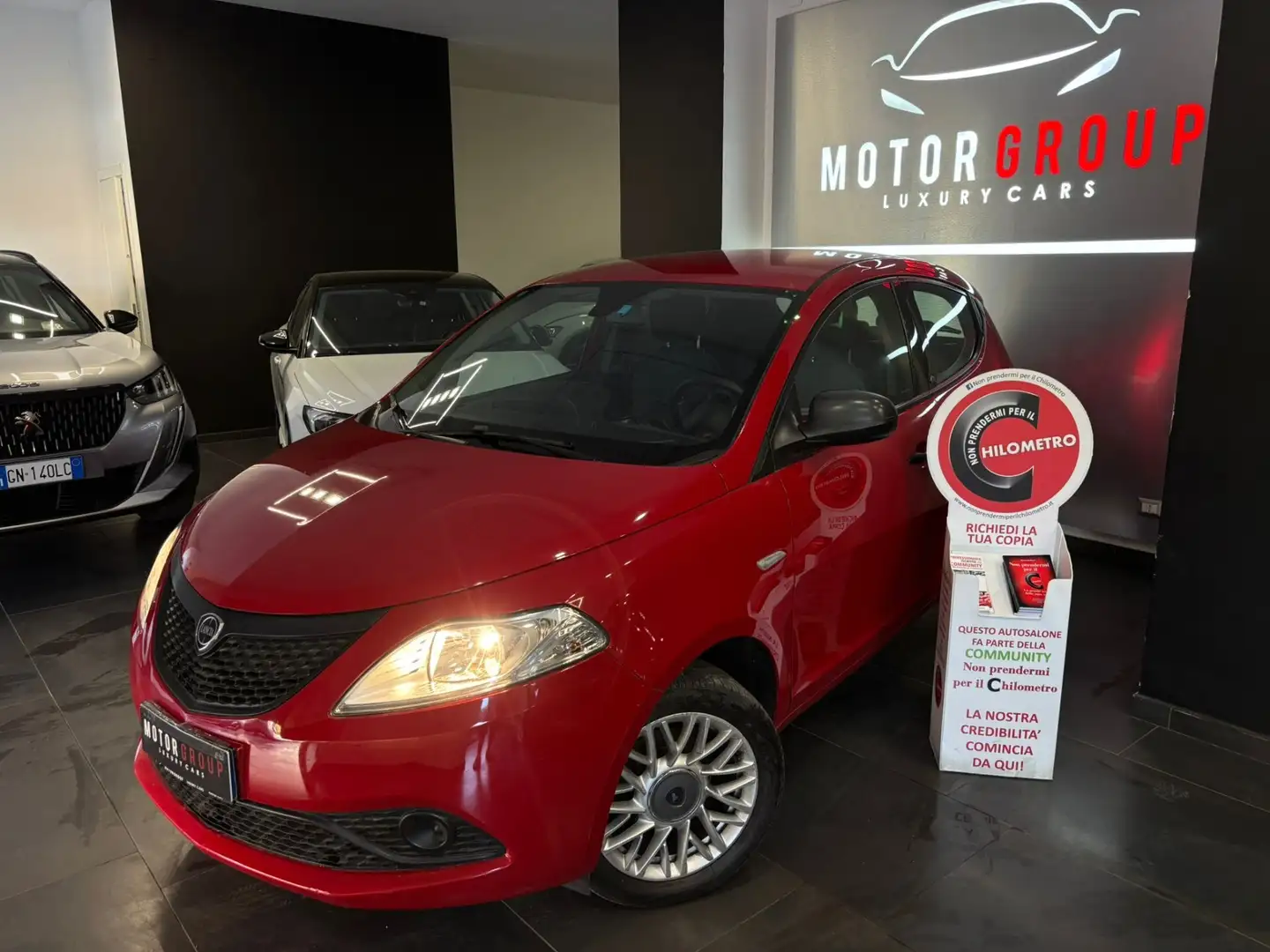 Lancia Ypsilon 1.2 69 CV 5 porte GPL Ecochic Gold Rosso - 1