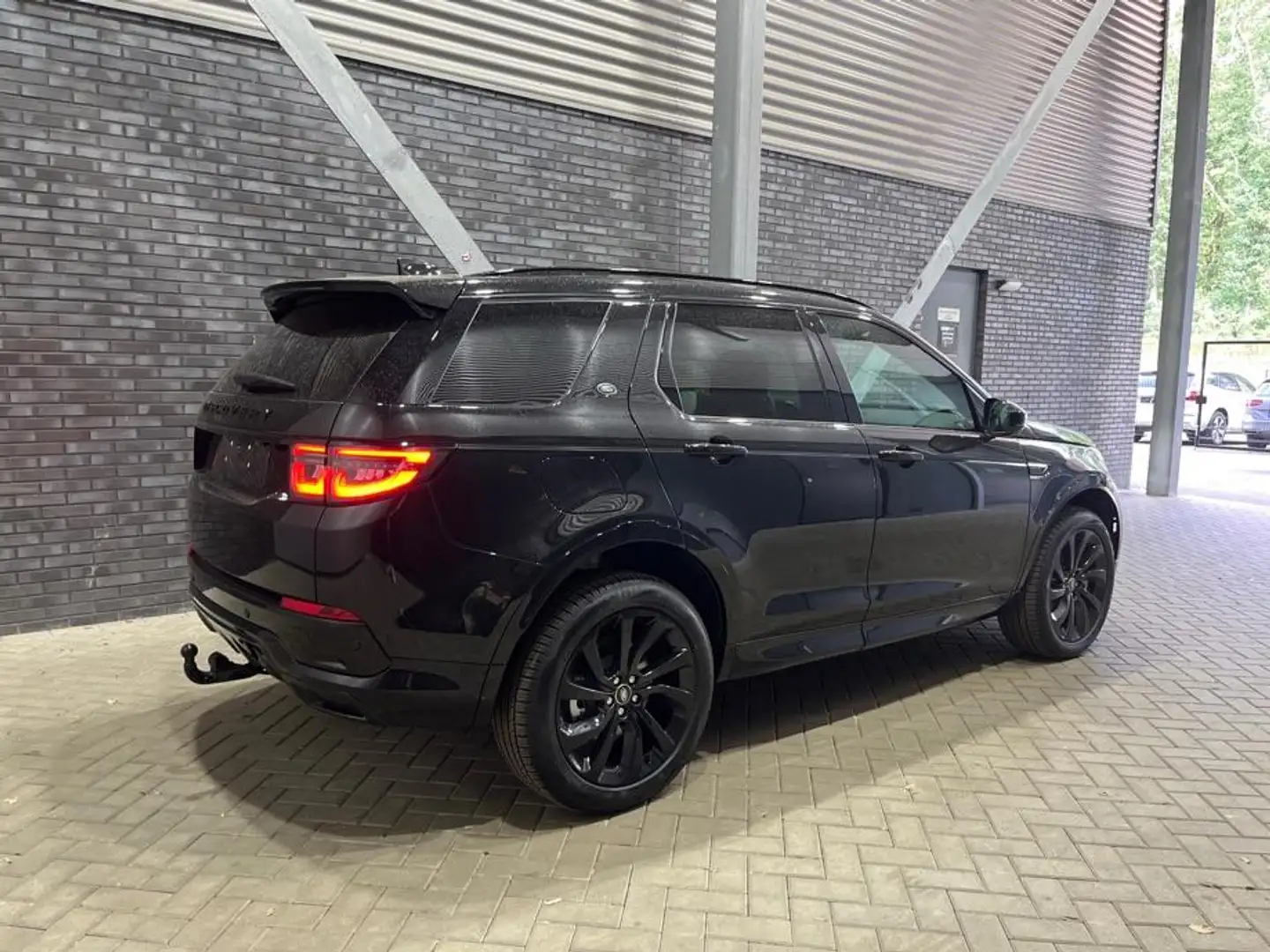 Land Rover Discovery Sport P270e PHEV Dynamic SE | ACC | Meridian Surround | Zwart - 2