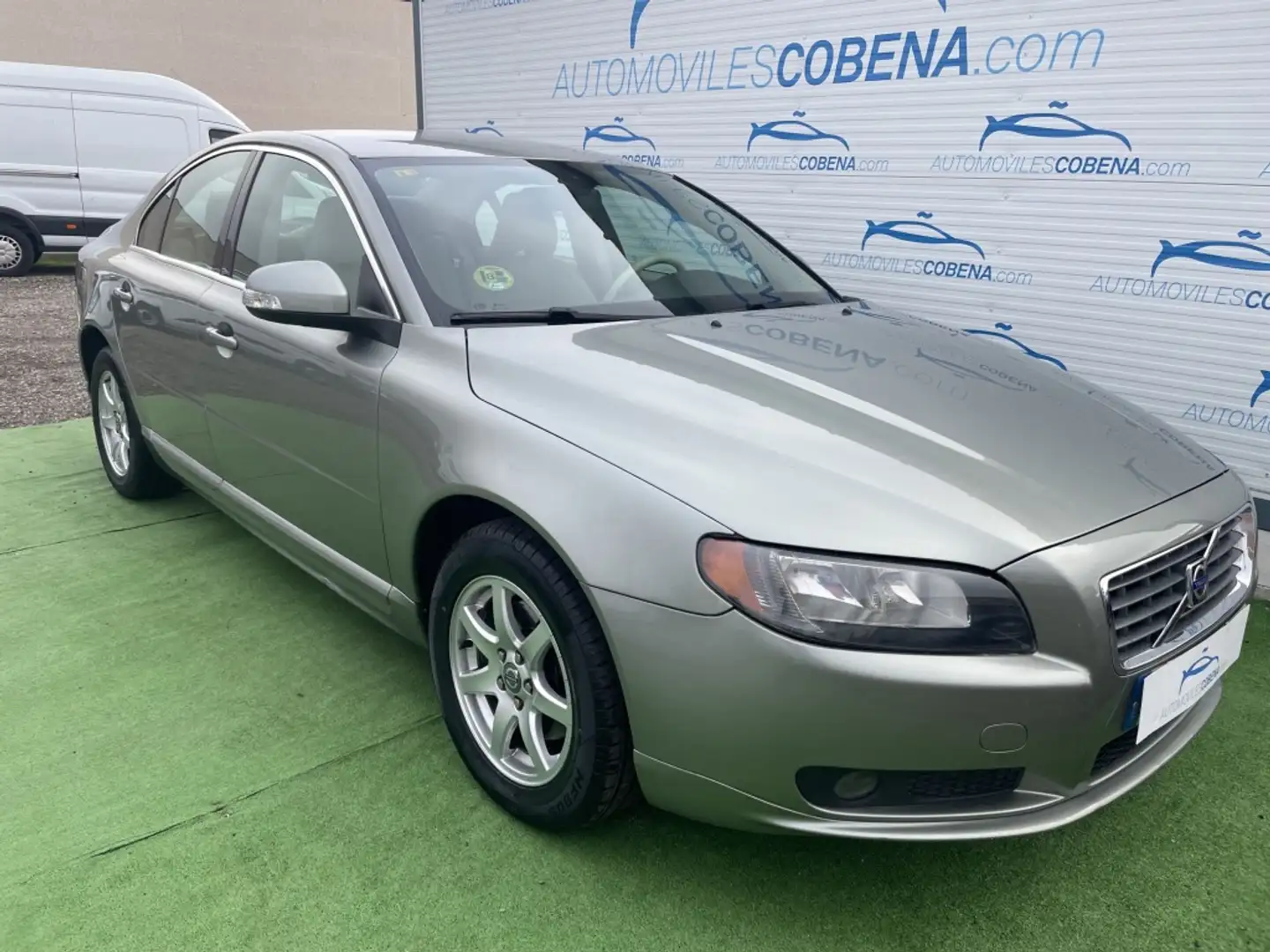 Volvo S80 D5 Momentum Geartronic Gris - 1