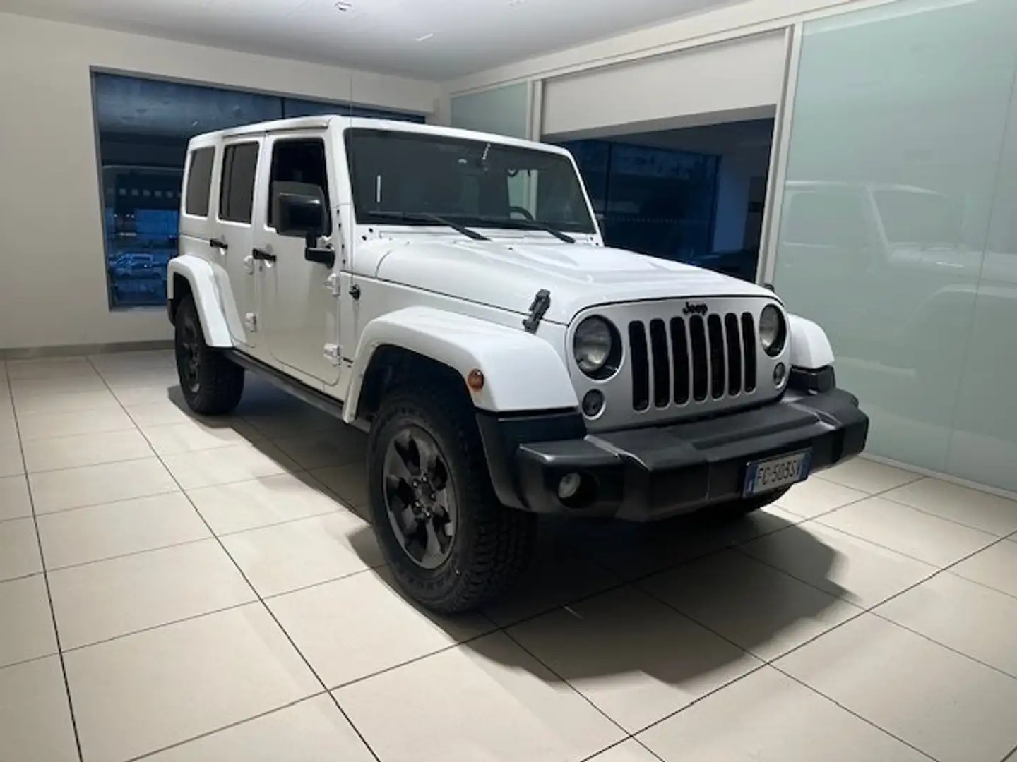 Jeep Wrangler Wrangler Unlimited 2.8 crd Sahara auto Bianco - 2