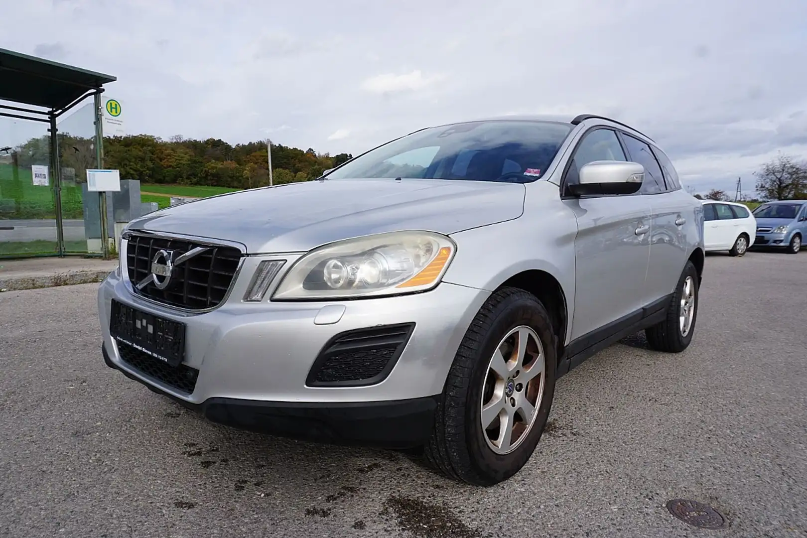 Volvo XC60 D3 FWD Kinetic Geartronic Gris - 2
