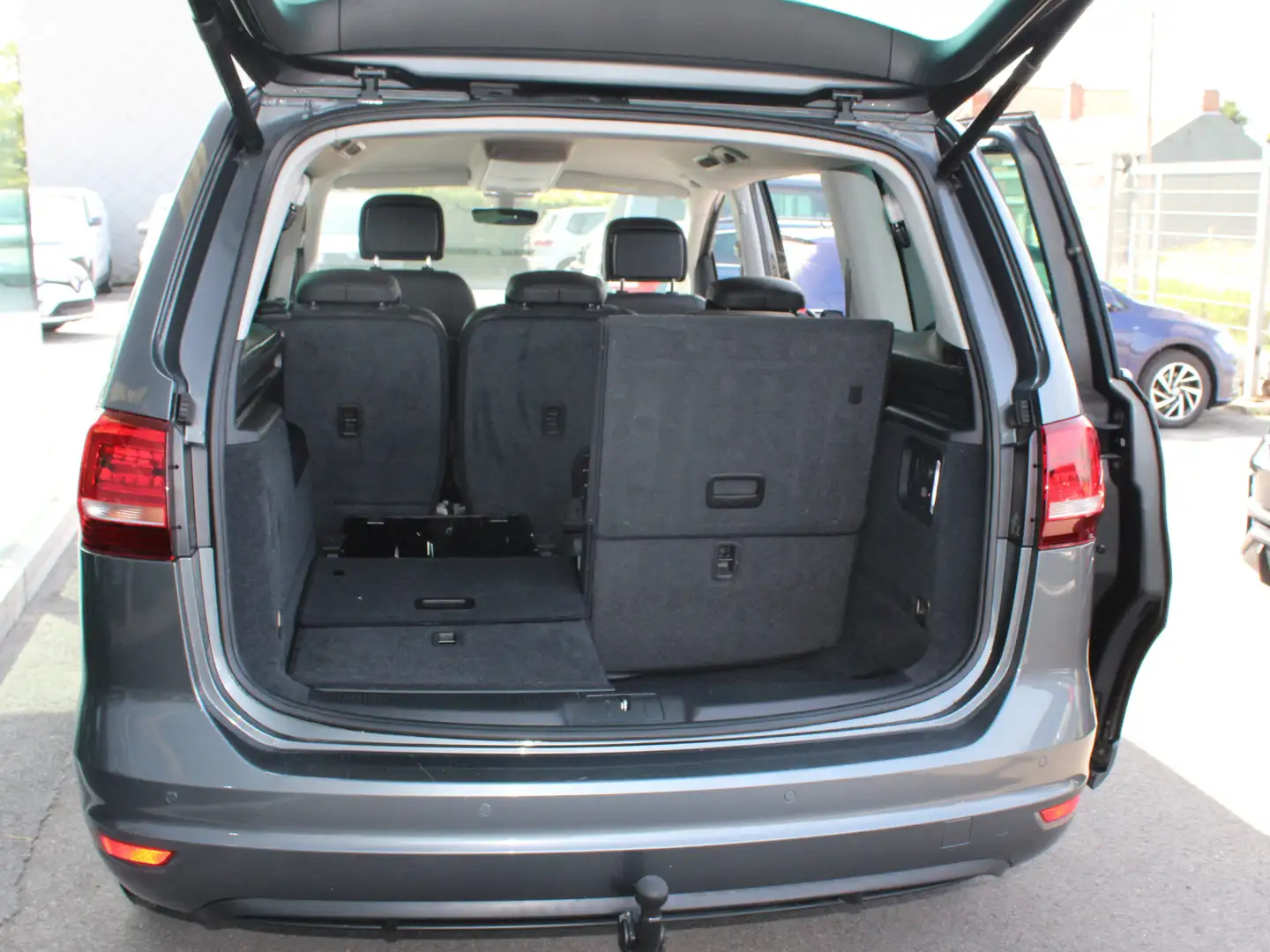 Volkswagen Sharan 1.4 TSI Highline OPF-7 ZITPL-APP C-NAVI-TEL-LEDER Grijs - 2