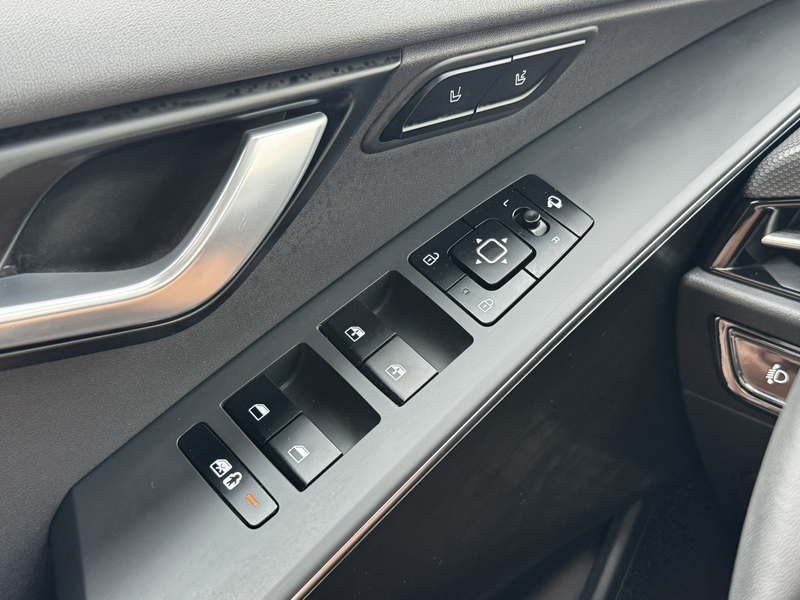 Kia e-Niro EV Executive Line 64.8 kWh SOH 98% All season V2L — photo 43