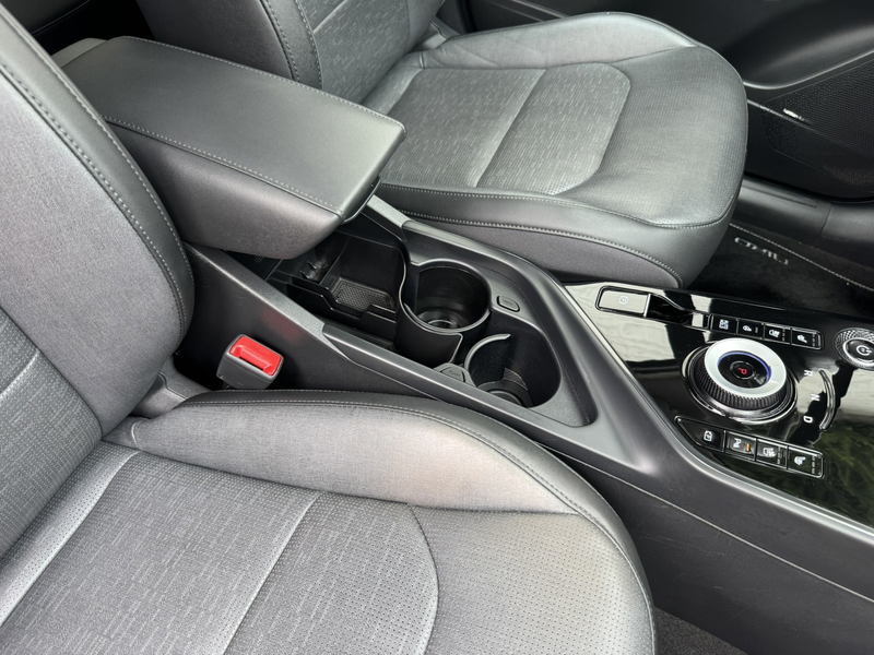 Kia e-Niro EV Executive Line 64.8 kWh SOH 98% All season V2L — photo 39