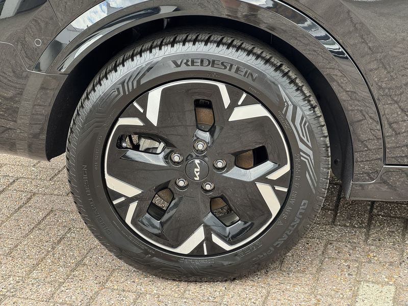 Kia e-Niro EV Executive Line 64.8 kWh SOH 98% All season V2L — photo 34