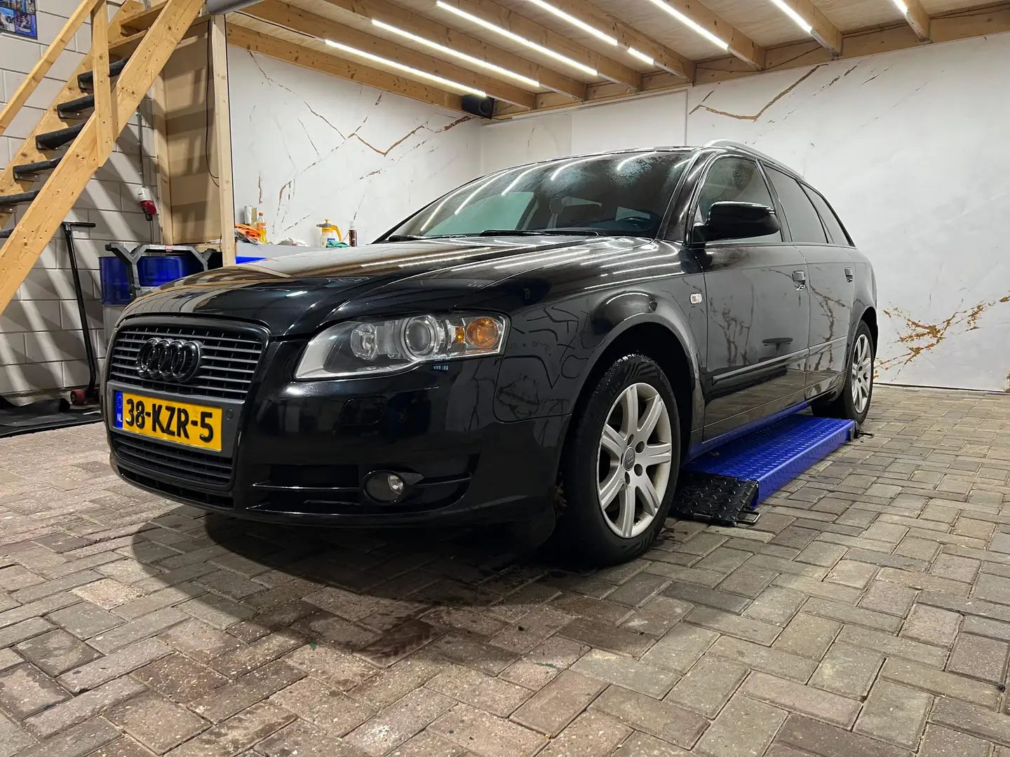 Audi A4 A4 2.0 TFSI Pro Line Zwart - 2