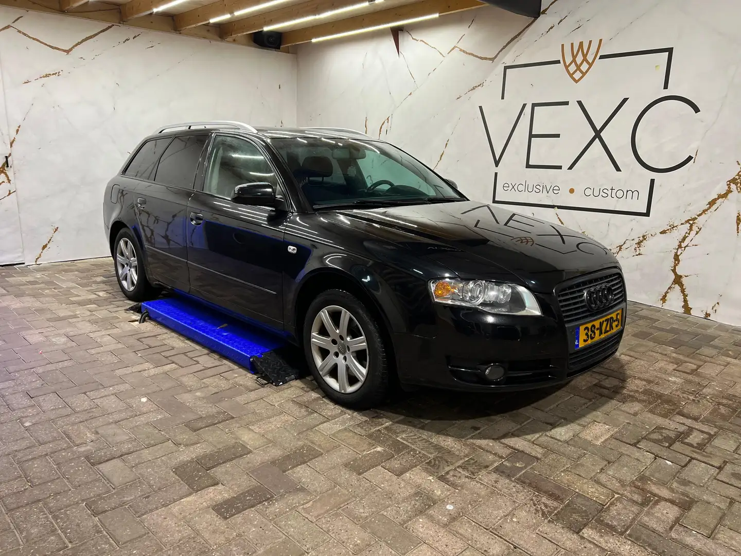 Audi A4 A4 2.0 TFSI Pro Line Zwart - 1