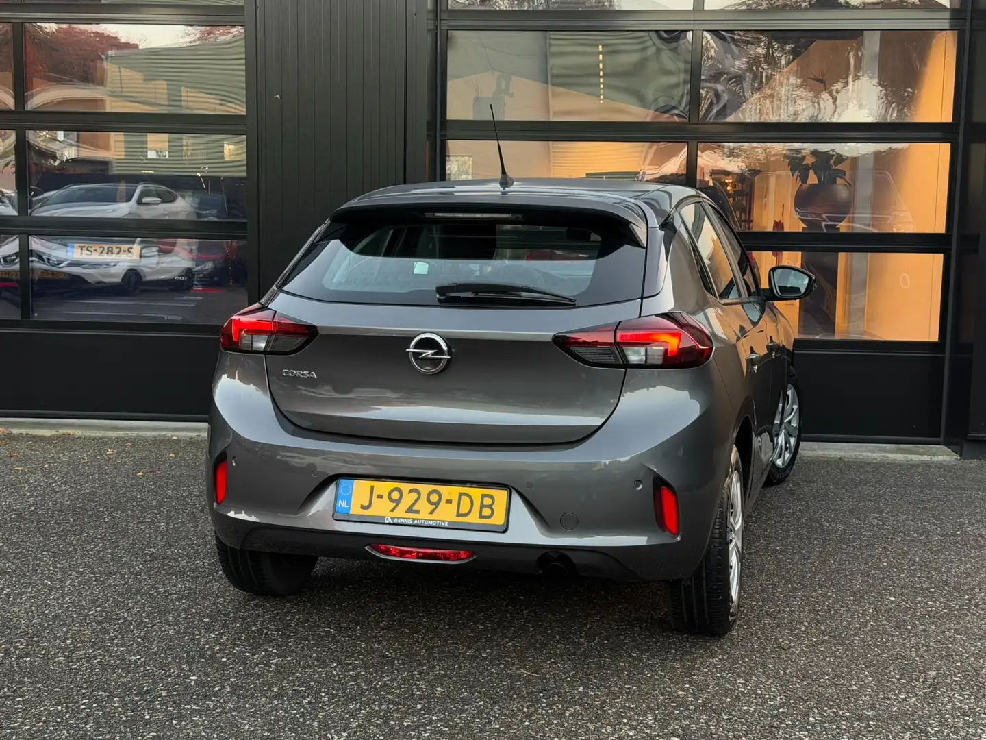 Opel Corsa 1.2 Edition Grey Navigatie NL Auto! 1e eigenaar Gris - 2