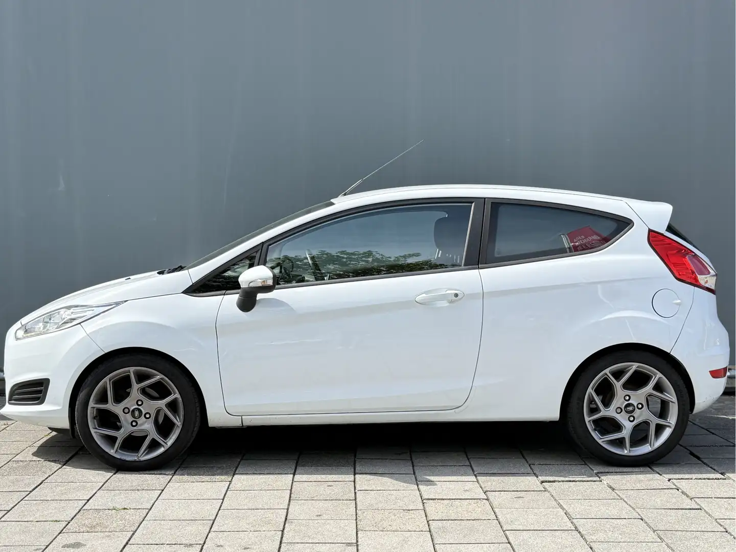 Ford Fiesta BWJ 11-2015 | 1.5 TDCi 96PK Style Lease | NWE APK Weiß - 2