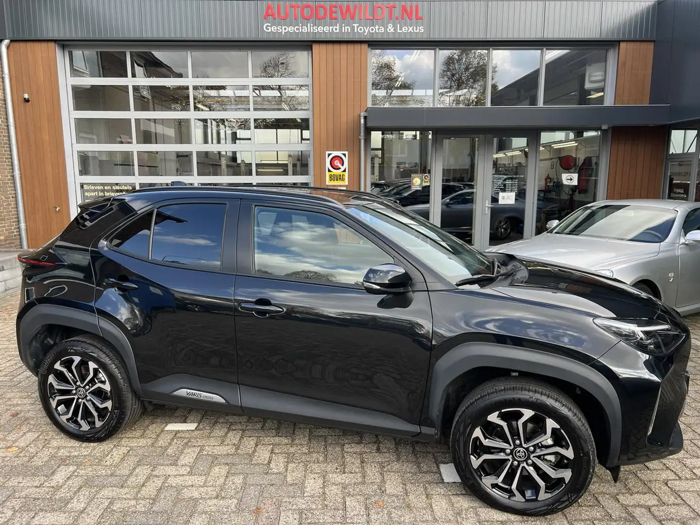 Toyota Yaris Cross 1.5 Hybrid 115 Style A/T + FABRIEKSGARANTIE Noir - 1