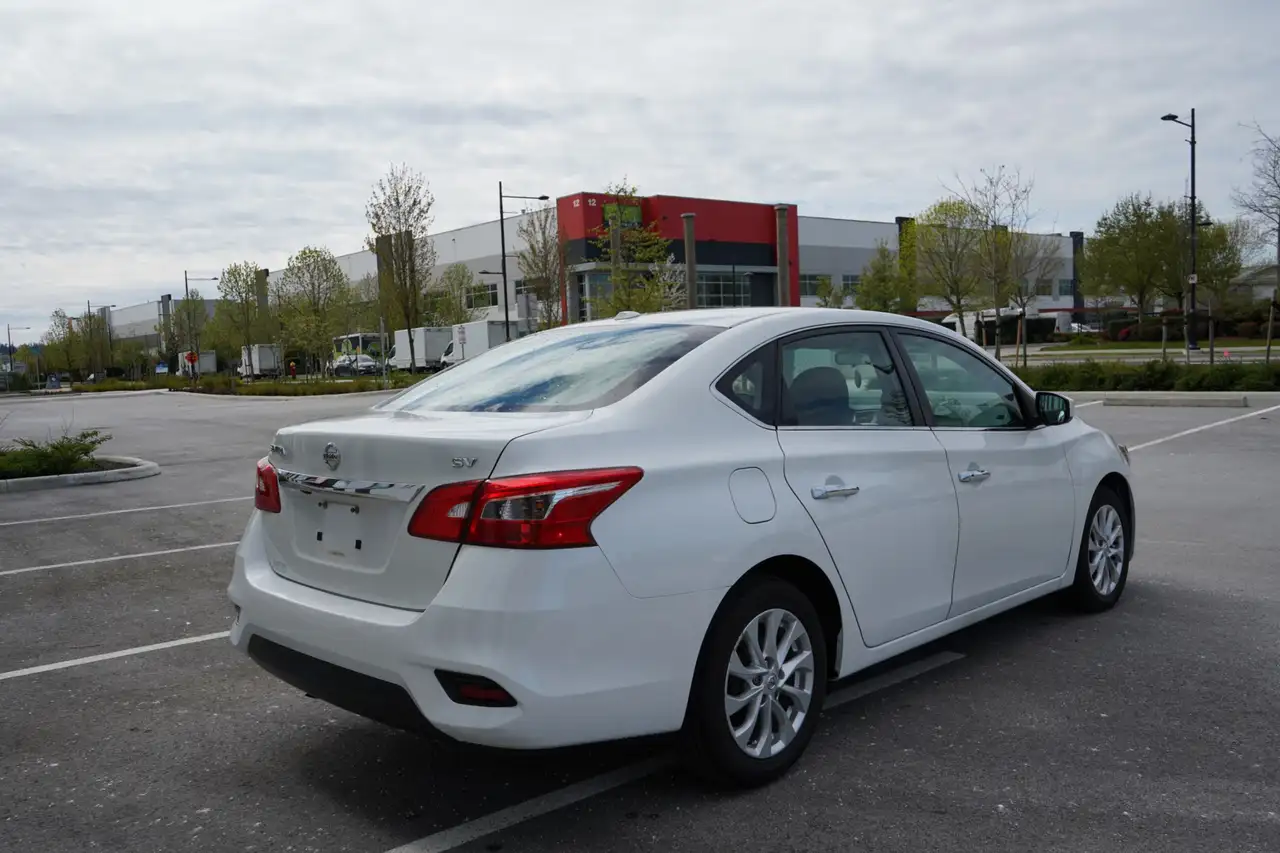 Nissan Sentra снимка Nissan Sentra