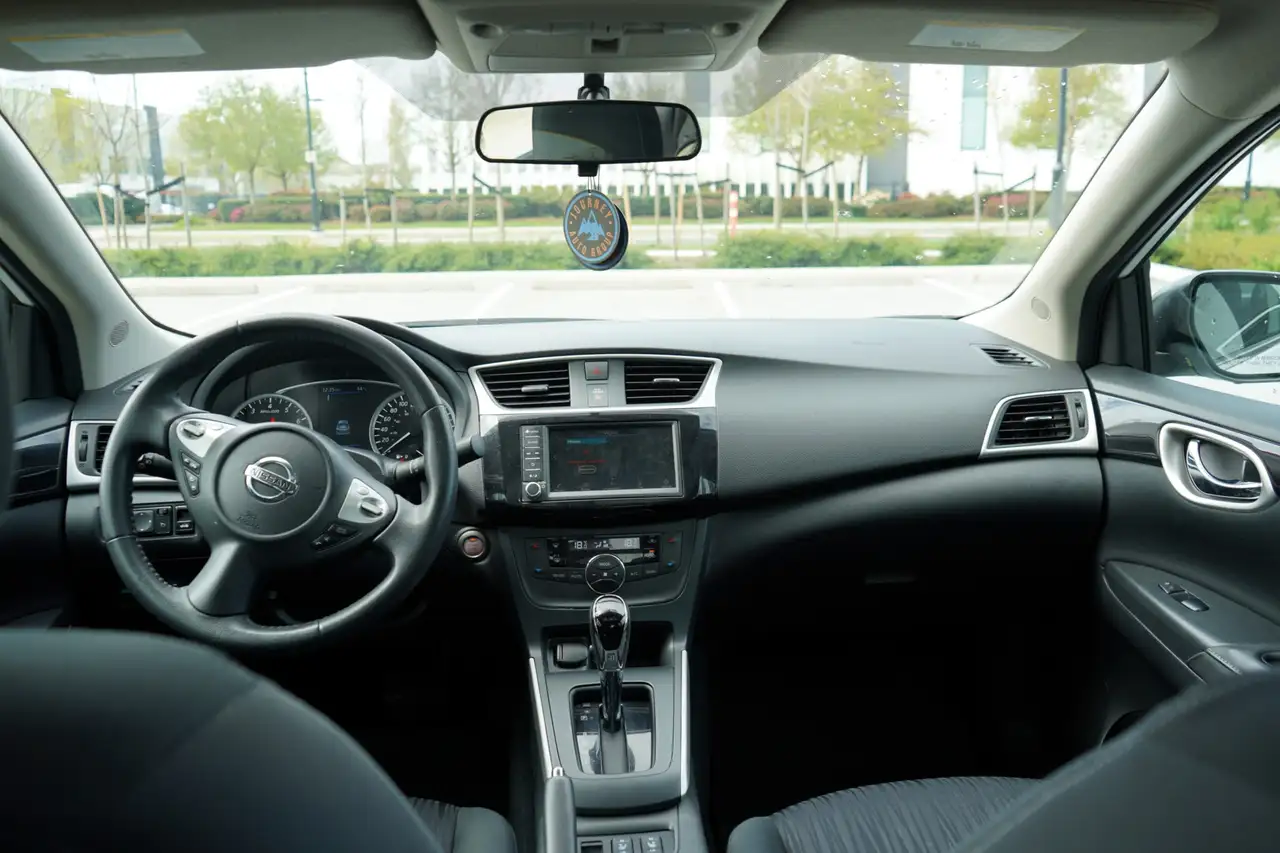 Nissan Sentra снимка Nissan Sentra