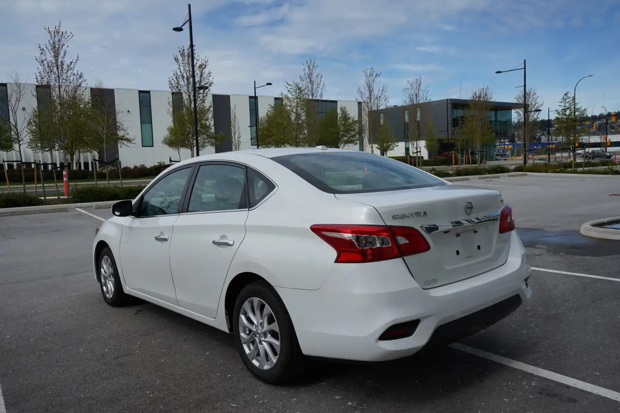 Nissan Sentra снимка Nissan Sentra