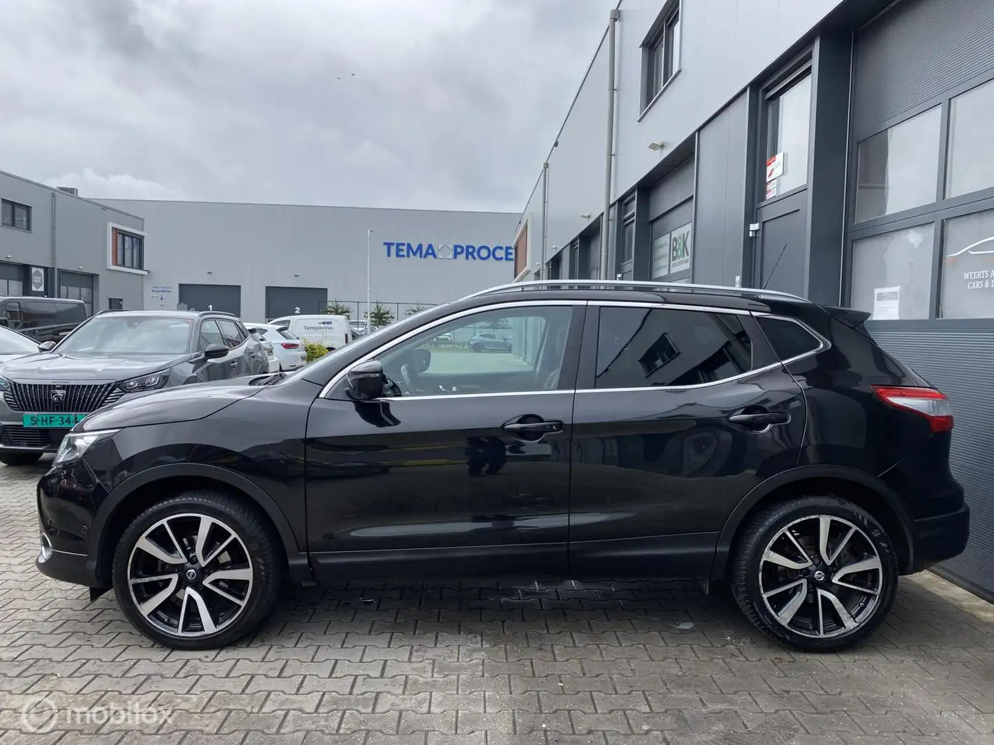 Nissan Qashqai 1.2 |XENON|PANO|LEDER|TREKHK|STOELVERW|CAMERA Zwart - 2