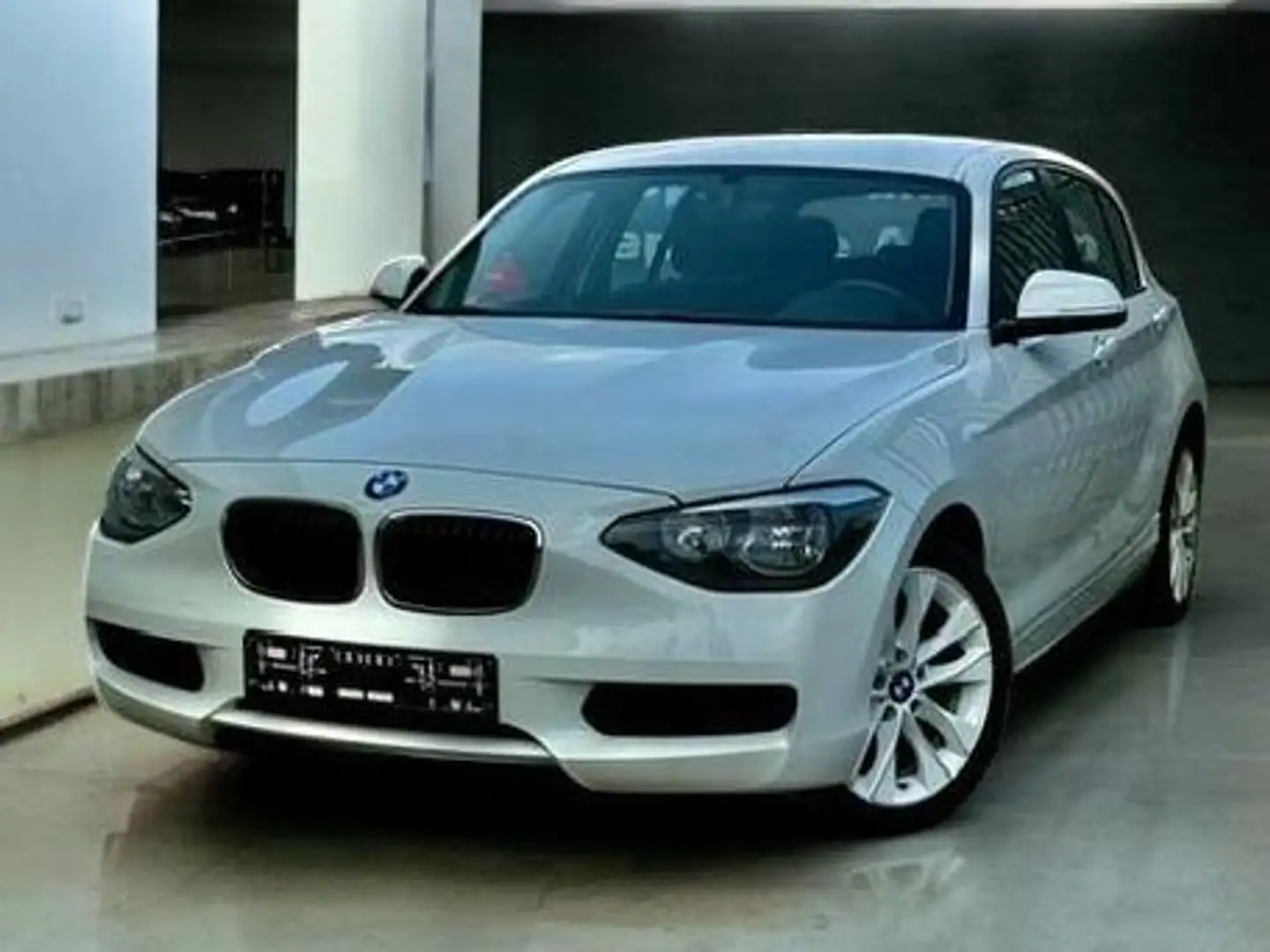 BMW 116 1er (5-Türer) 116i Weiß - 2