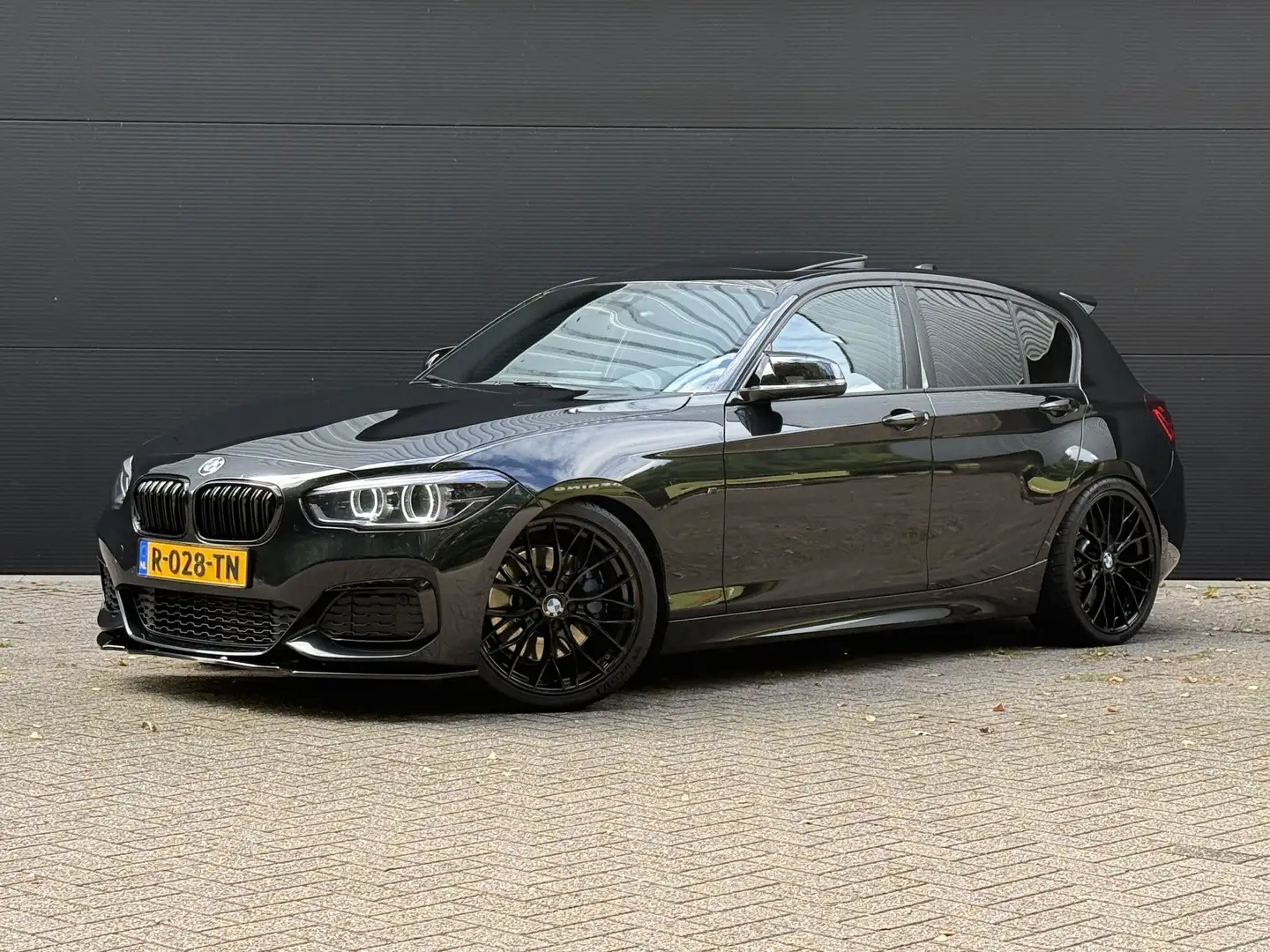BMW 135 RWD | AppleCarplay | NaviPro | Schuif/Kanteldak | Zwart - 1