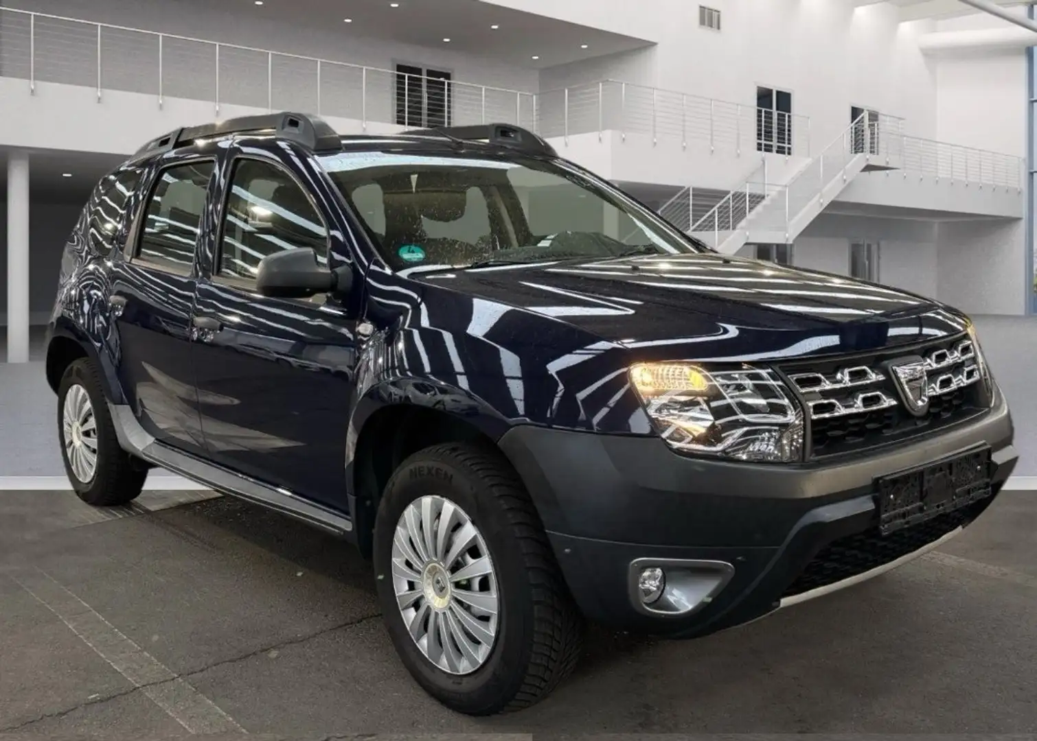 Dacia Duster Ice 4x2  Service neu * Anhängerk * Klima Blau - 1