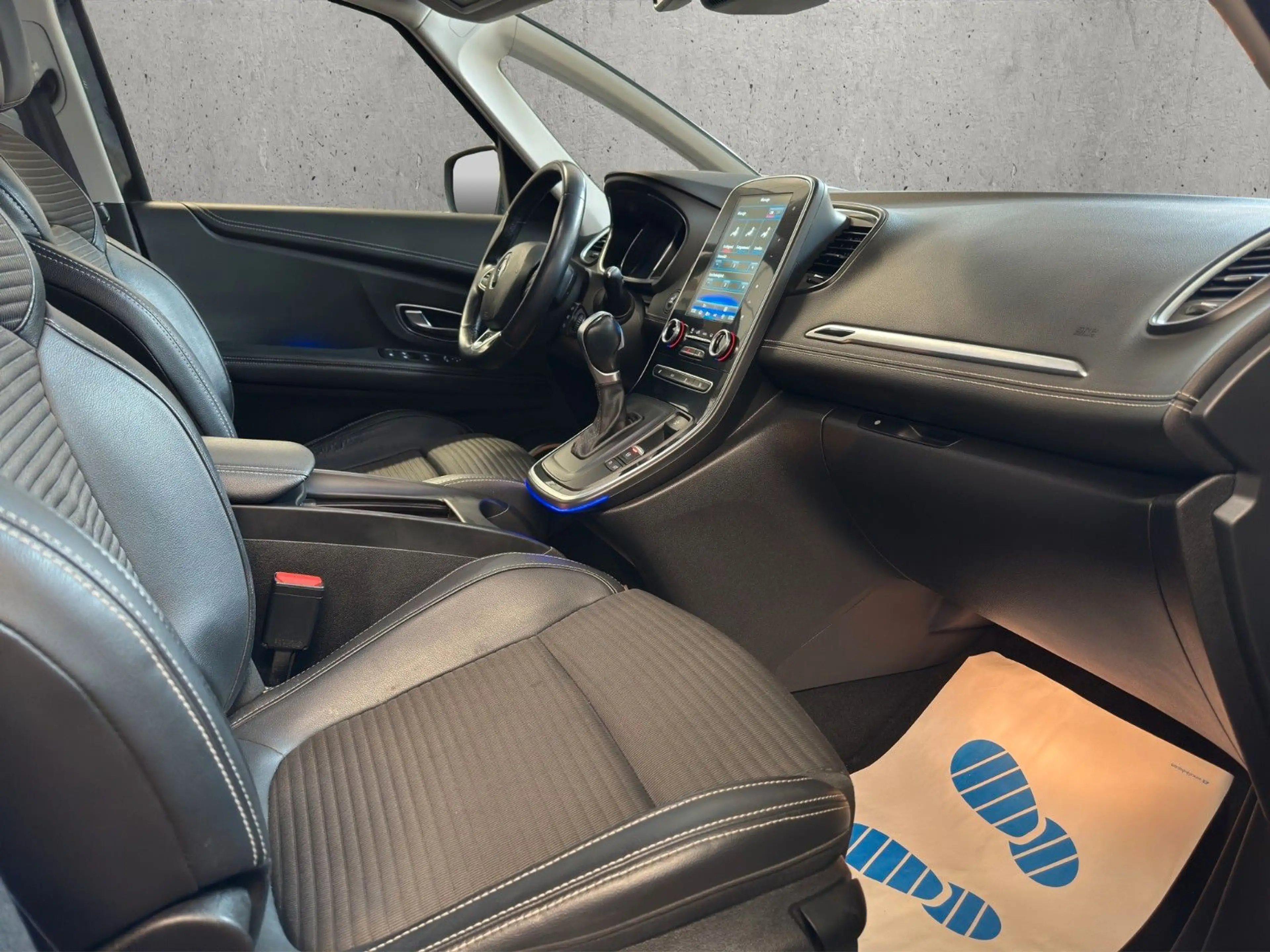 Renault Grand Scenic 1.6 dCi Energy BOSE-Edition — photo 12