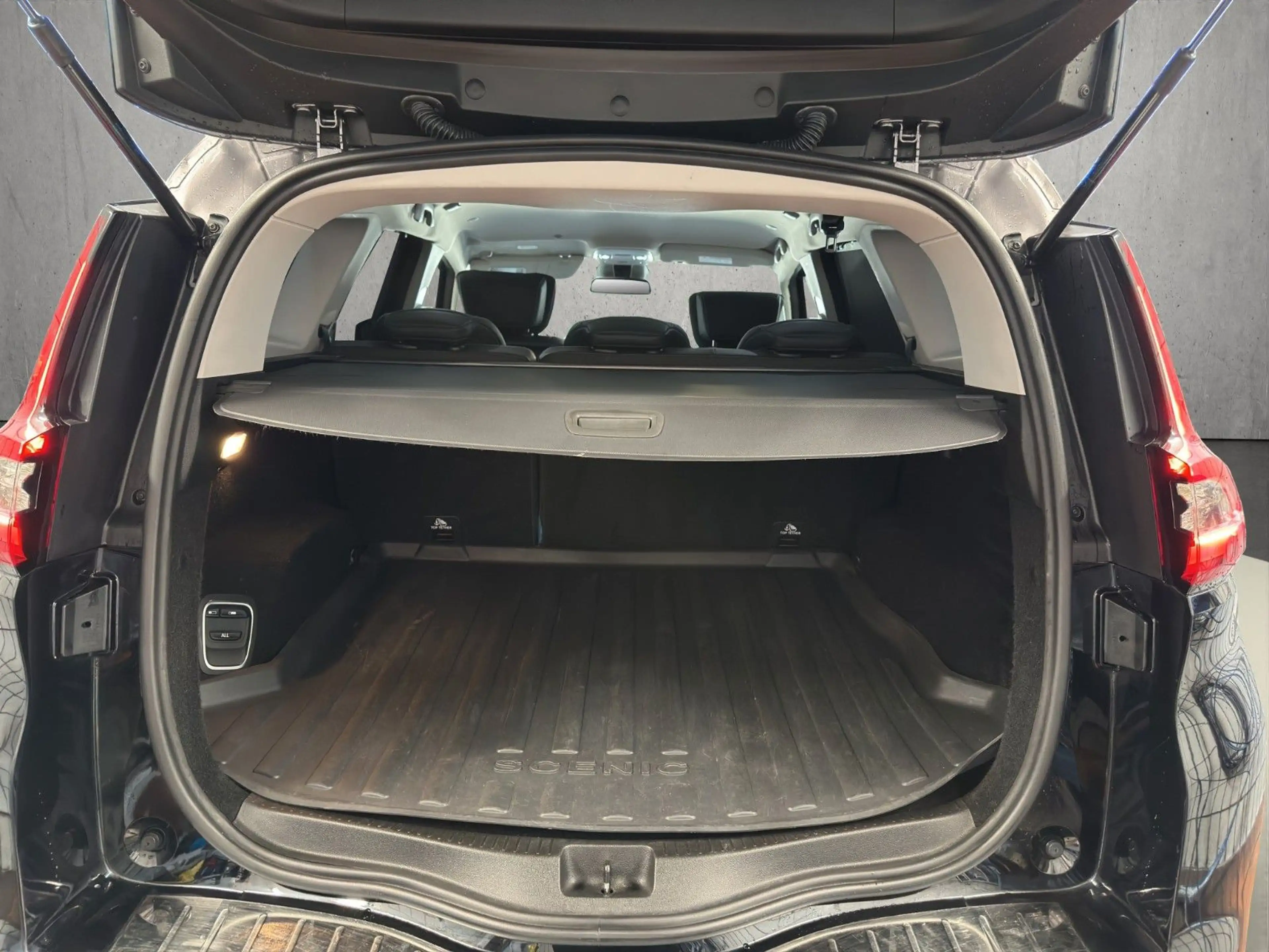 Renault Grand Scenic 1.6 dCi Energy BOSE-Edition — photo 8
