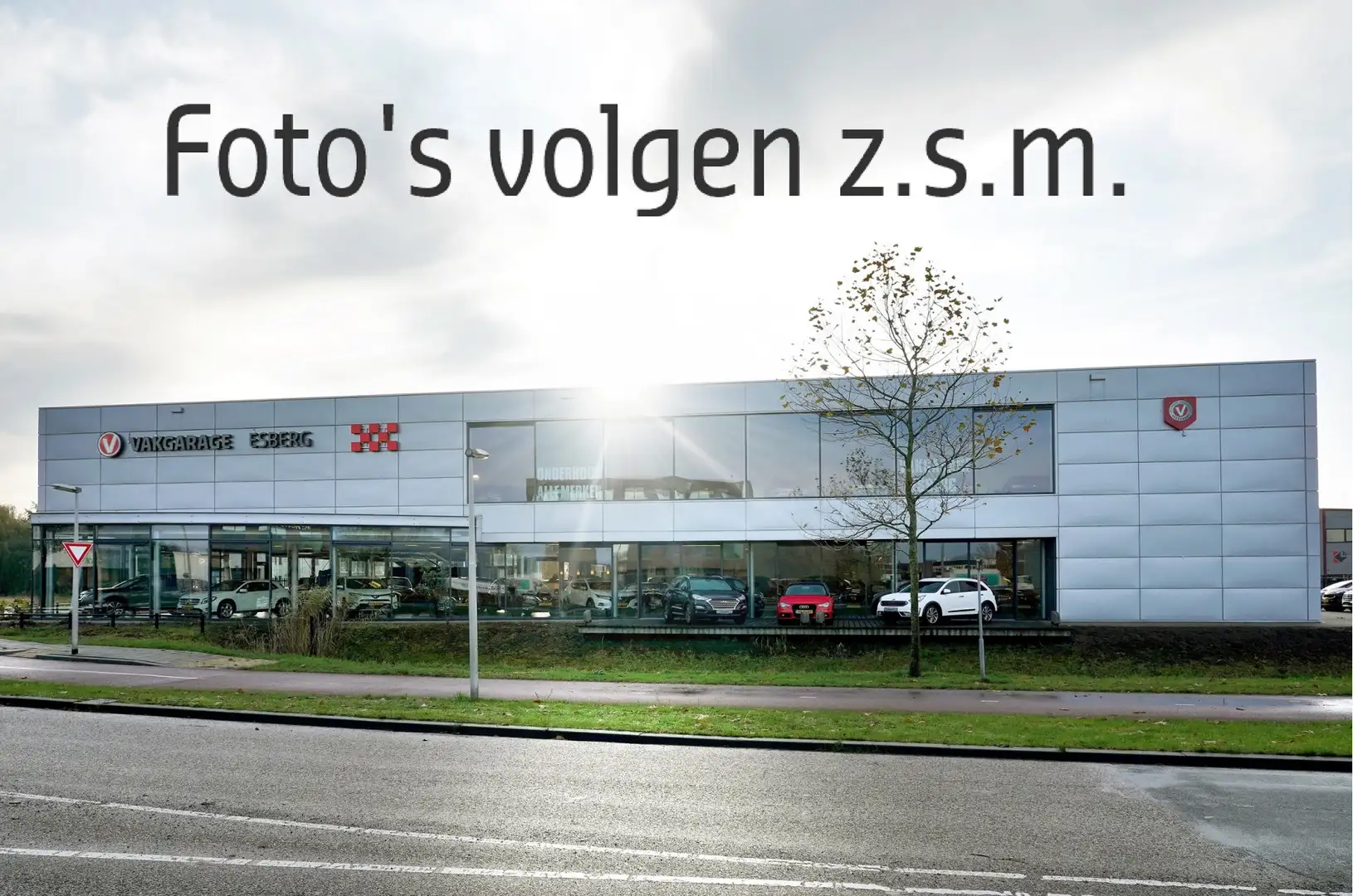 Toyota Auris Touring Sports 1.8 Hybrid PANODAK,NAVI/CAMERA Zwart - 1