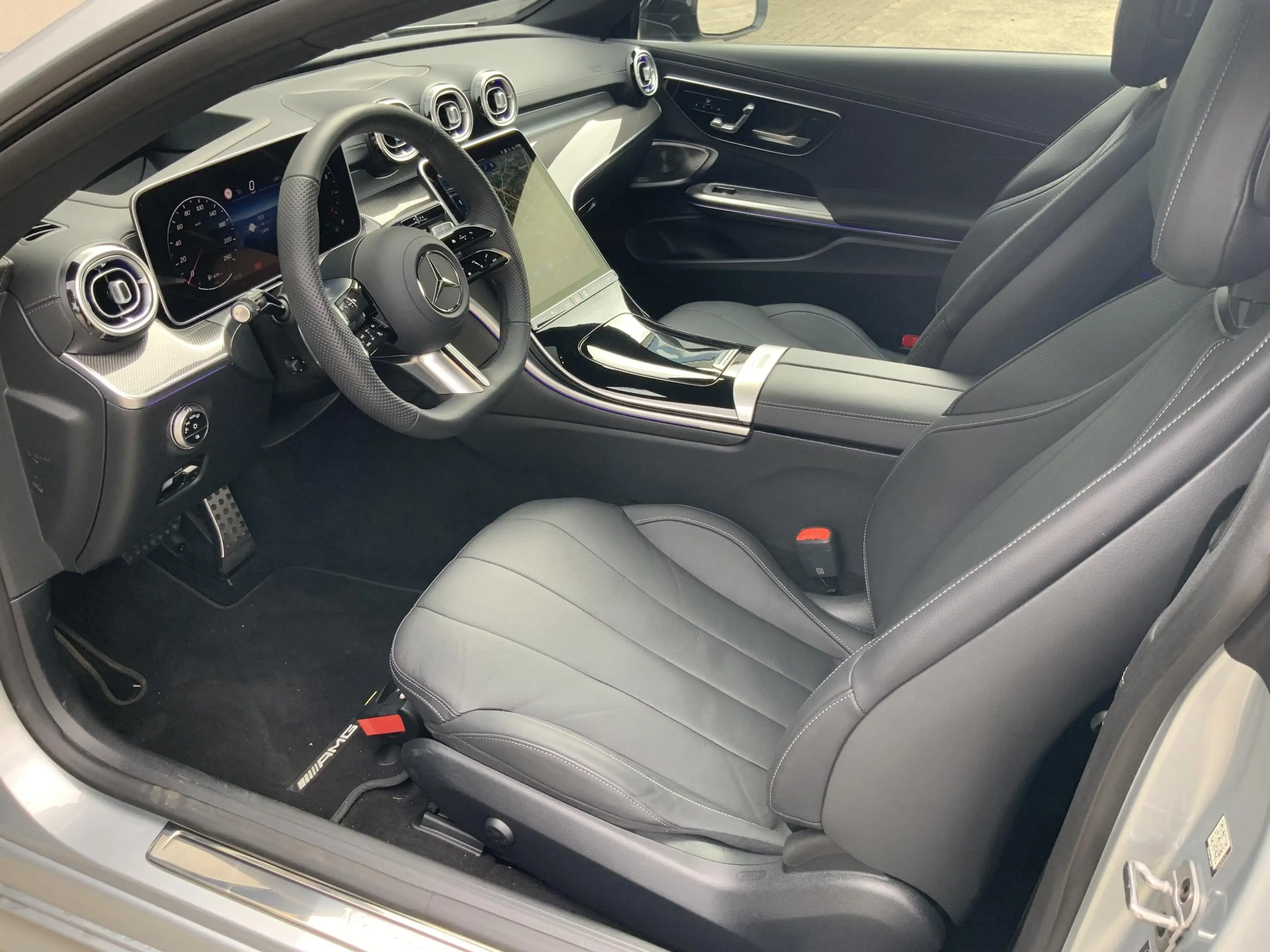 Mercedes-Benz CLE 180 Coupé AMG Line — photo 12