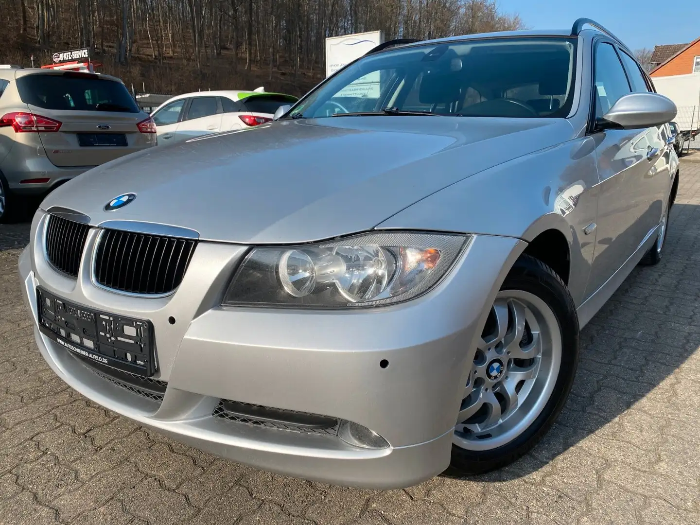 BMW 320 Baureihe 3 Touring 320i PDC SHZ TEMPO Silber - 1