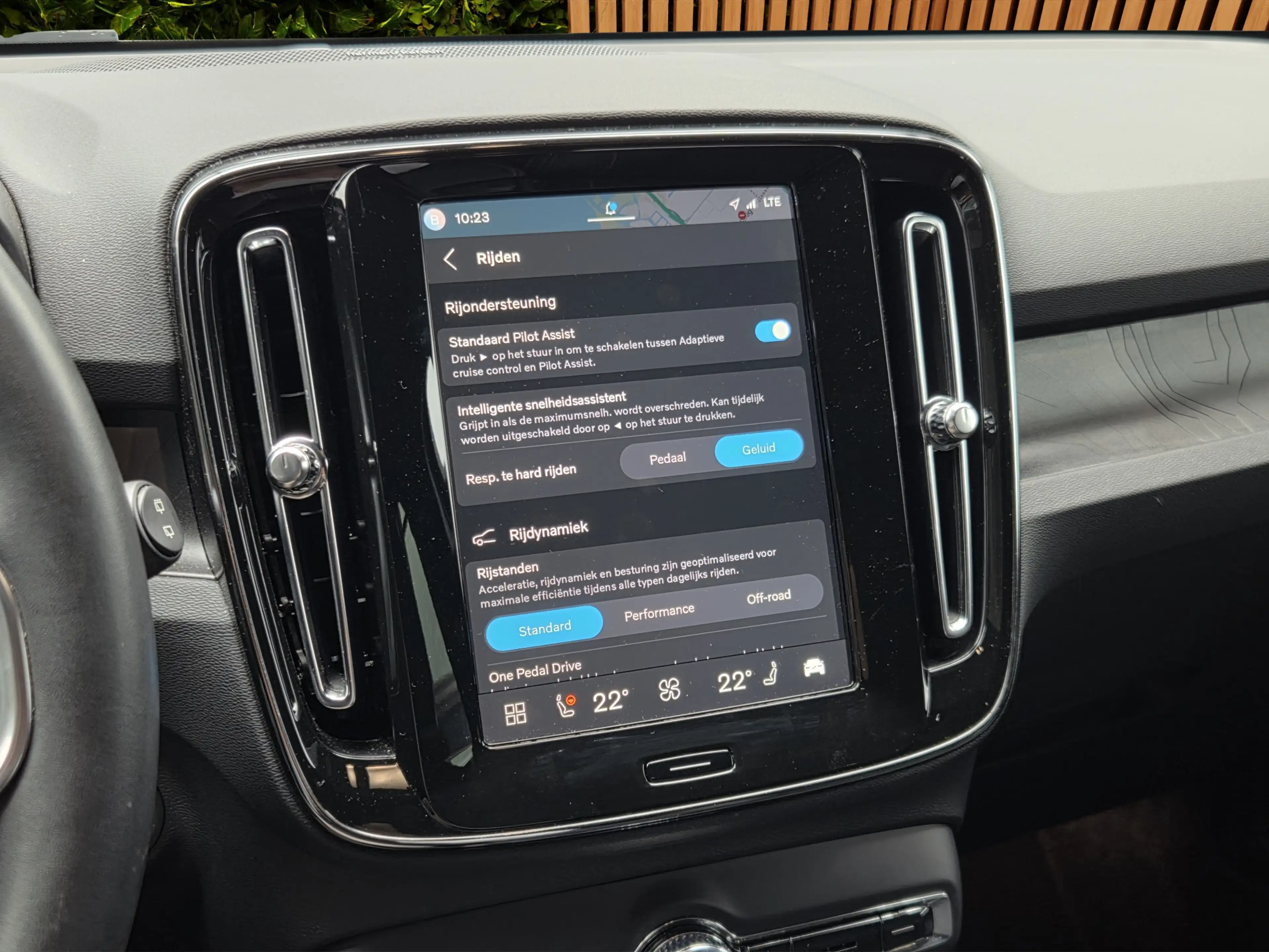 Volvo EX40 Twin Motor Performance Ultra Black Edition 82 kWh — photo 16