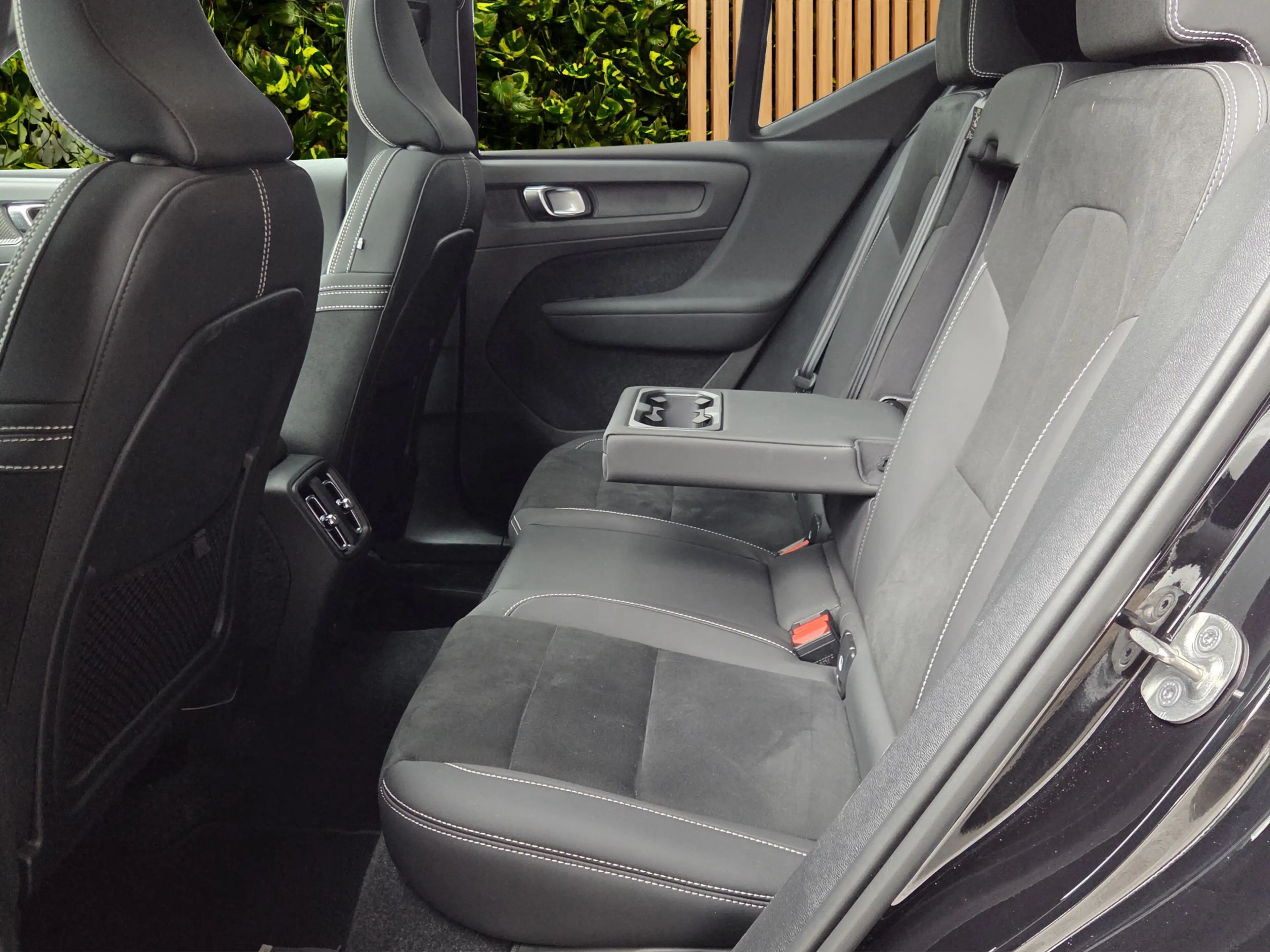 Volvo EX40 Twin Motor Performance Ultra Black Edition 82 kWh — photo 7