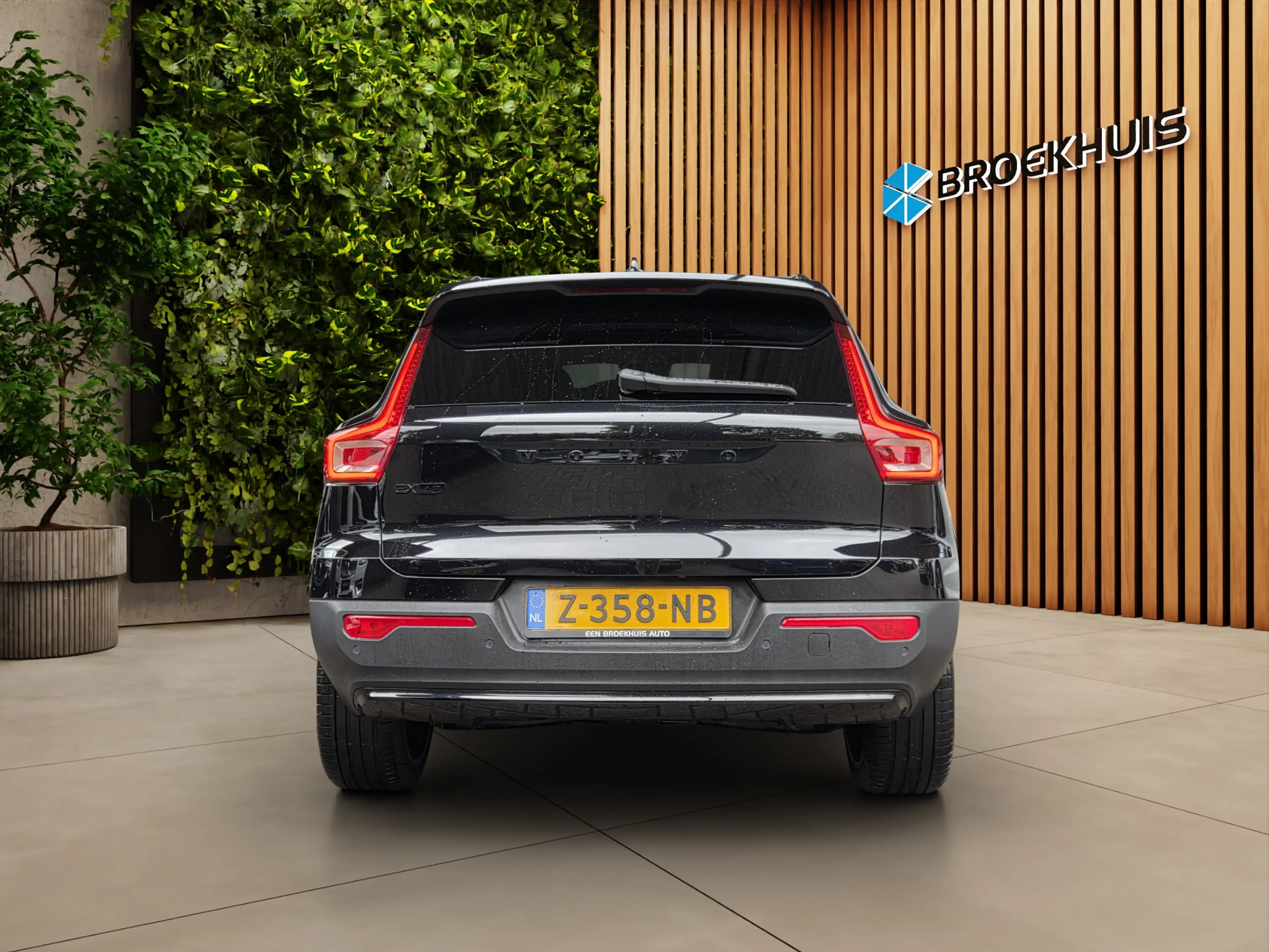 Volvo EX40 Twin Motor Performance Ultra Black Edition 82 kWh — photo 10