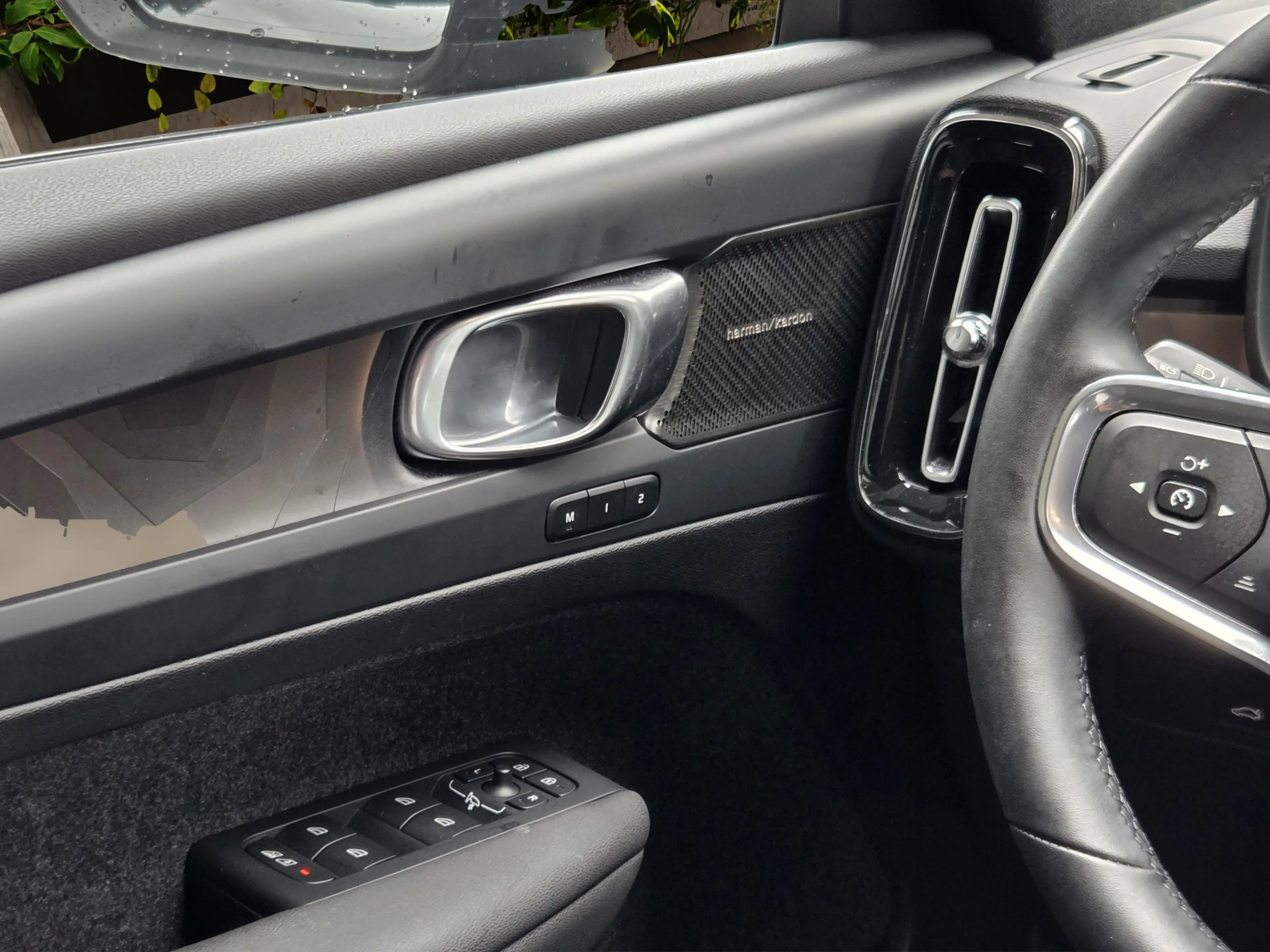 Volvo EX40 Twin Motor Performance Ultra Black Edition 82 kWh — photo 14
