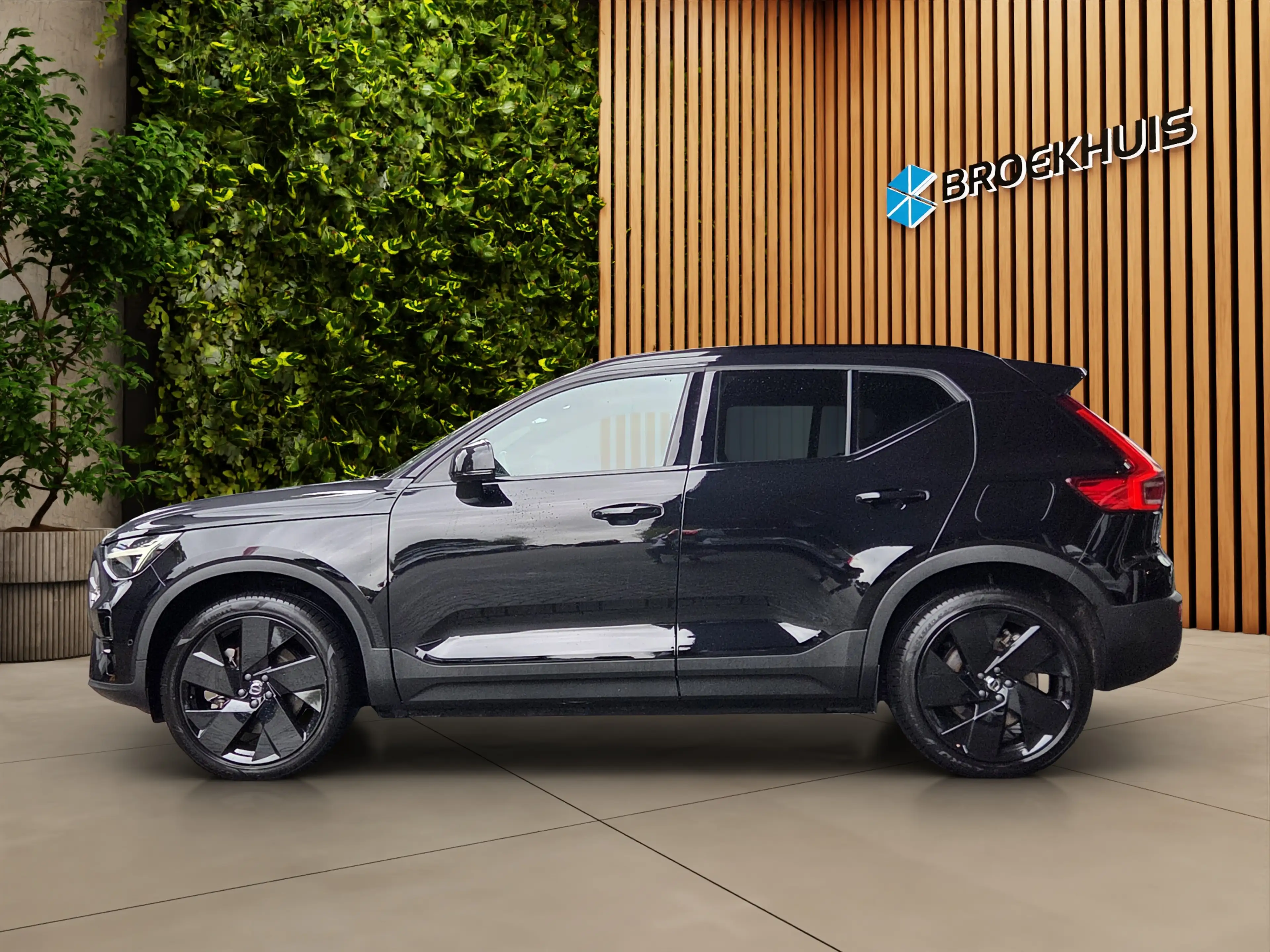 Volvo EX40 Twin Motor Performance Ultra Black Edition 82 kWh — photo 4