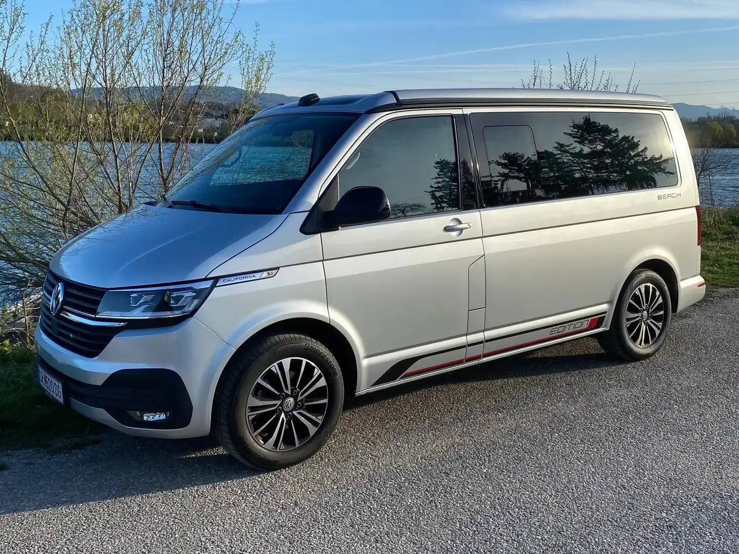 Volkswagen T6.1 California Volkswagen T6.1 California-Beach Edition Camper 35 Silber - 1