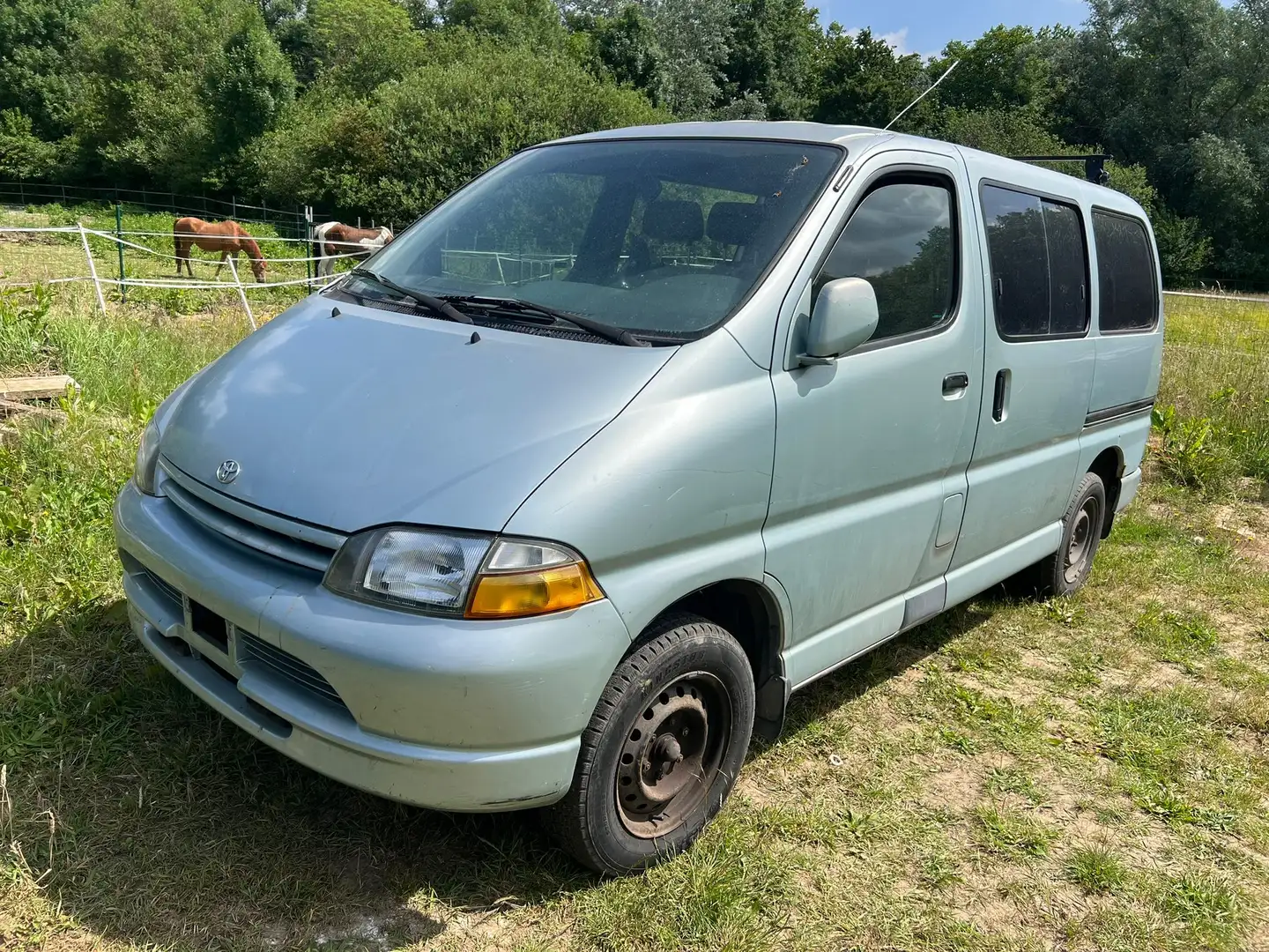 Toyota Hiace 2.4 D - 1