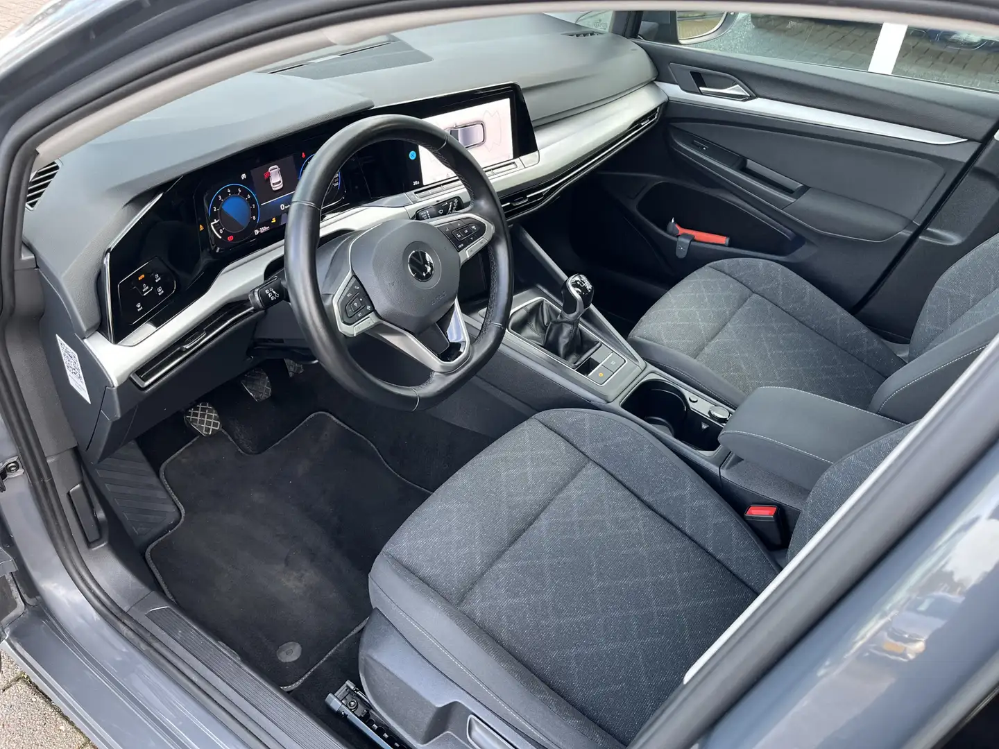 Volkswagen Golf 1.0 TSI Life 50% deal 8.475,- ACTIE Carplay / Clim Grijs - 2