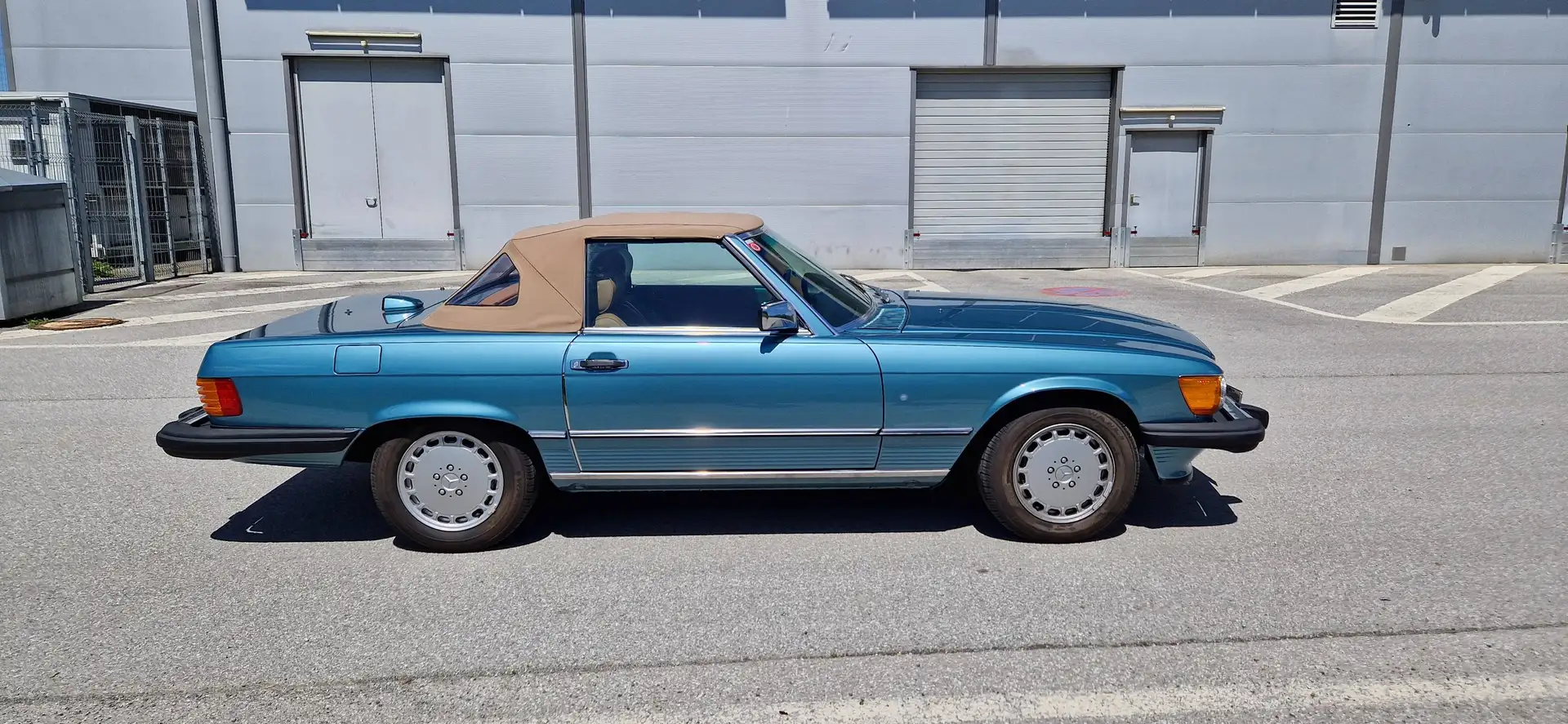 Mercedes-Benz SL 560 R107 Blau - 1