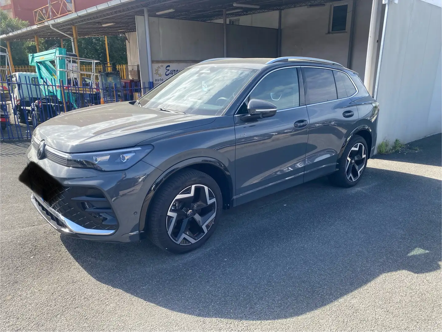 Volkswagen Tiguan Tiguan 2.0 tdi R-Line 150cv dsg Gris - 2