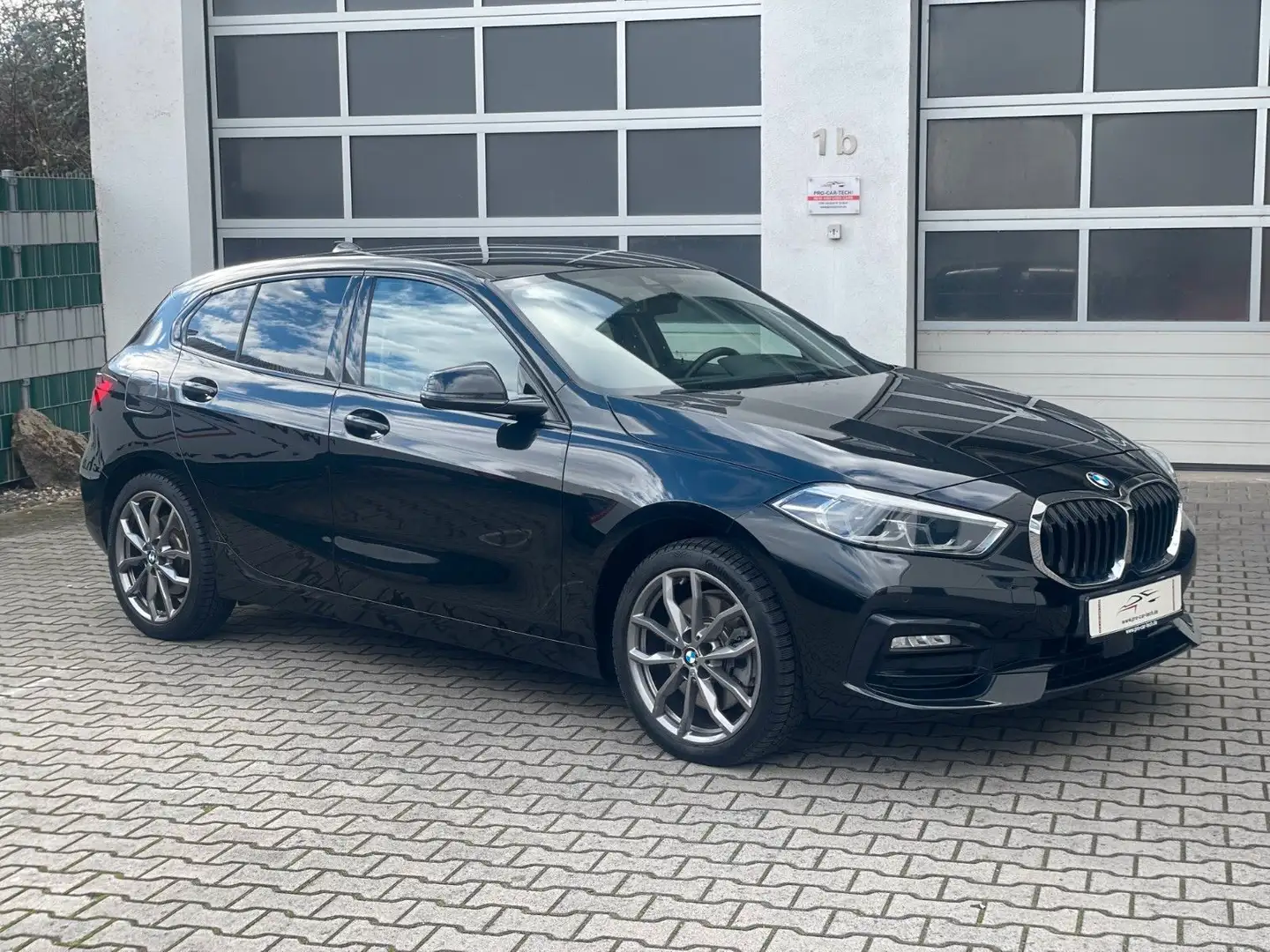 BMW 120 d|Sport Line|Automatik|HUD|Navi|18"M-Felgen| Schwarz - 1