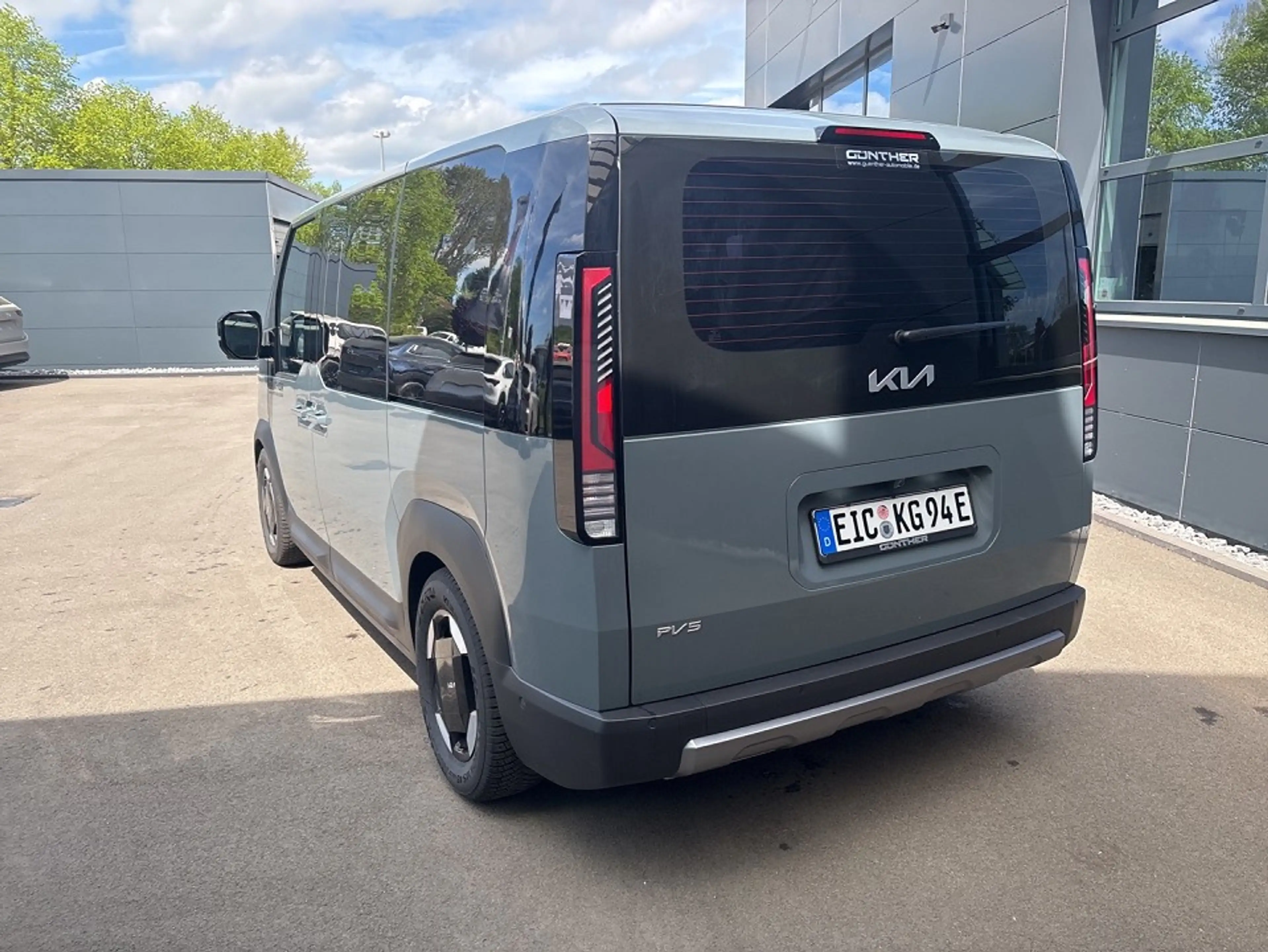 Kia PV5 Passenger 71.2 ELITE 2-3-0 WP Smart Power Allwetter — photo 4