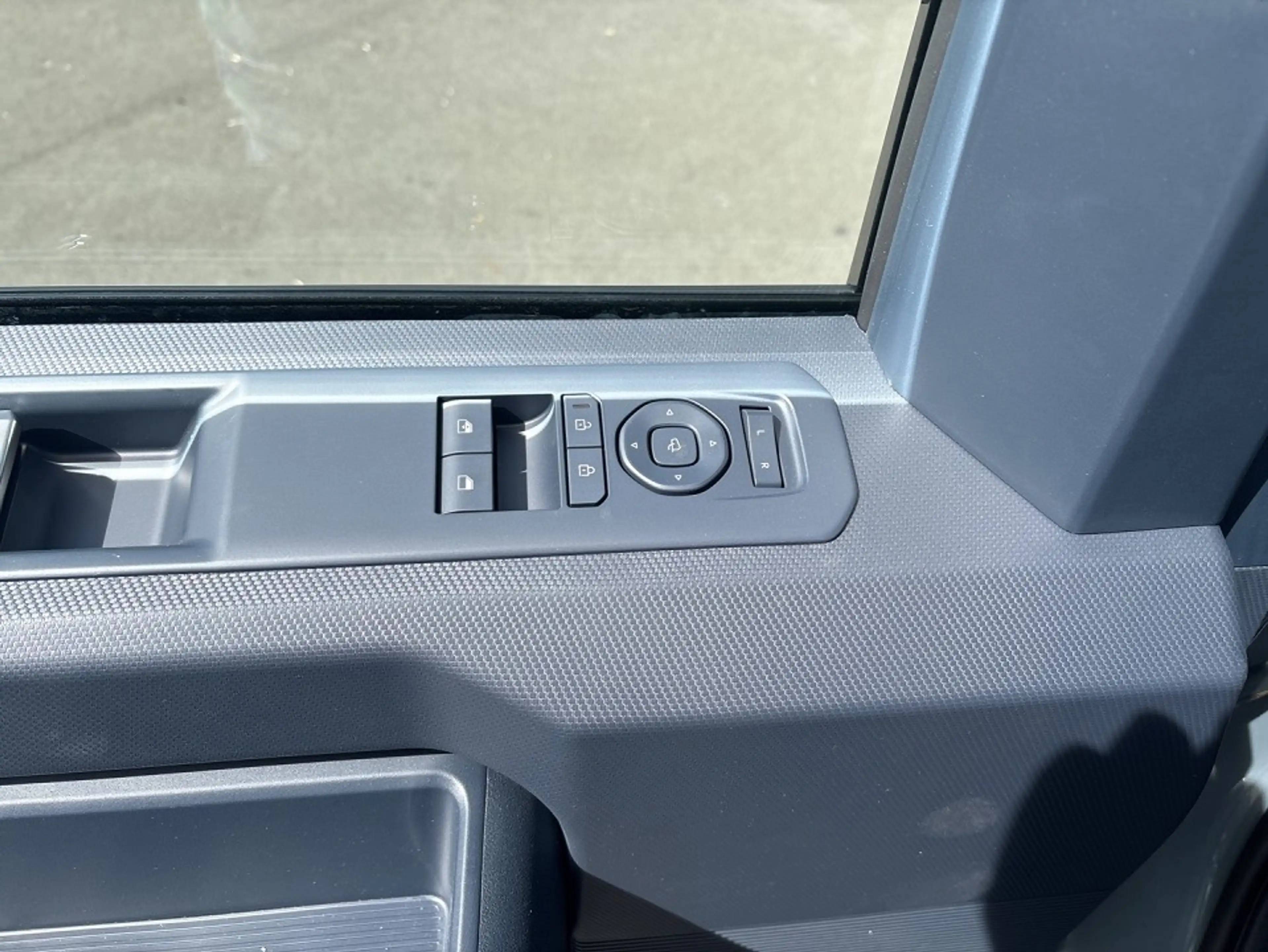 Kia PV5 Passenger 71.2 ELITE 2-3-0 WP Smart Power Allwetter — photo 13