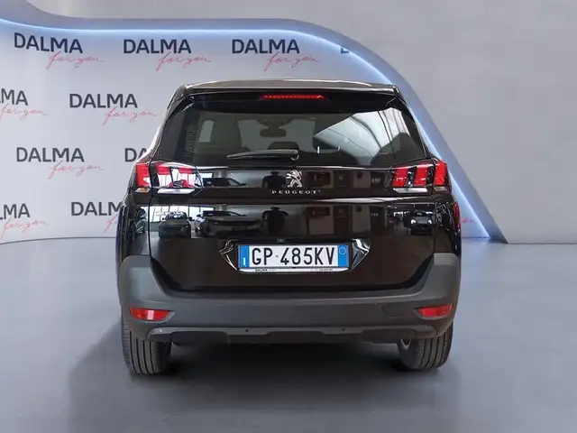 Peugeot 5008 view 4