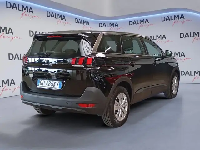Peugeot 5008 view 5