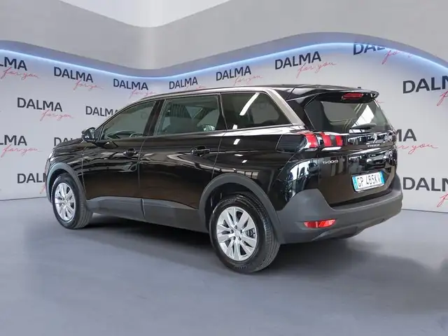 Peugeot 5008 view 3