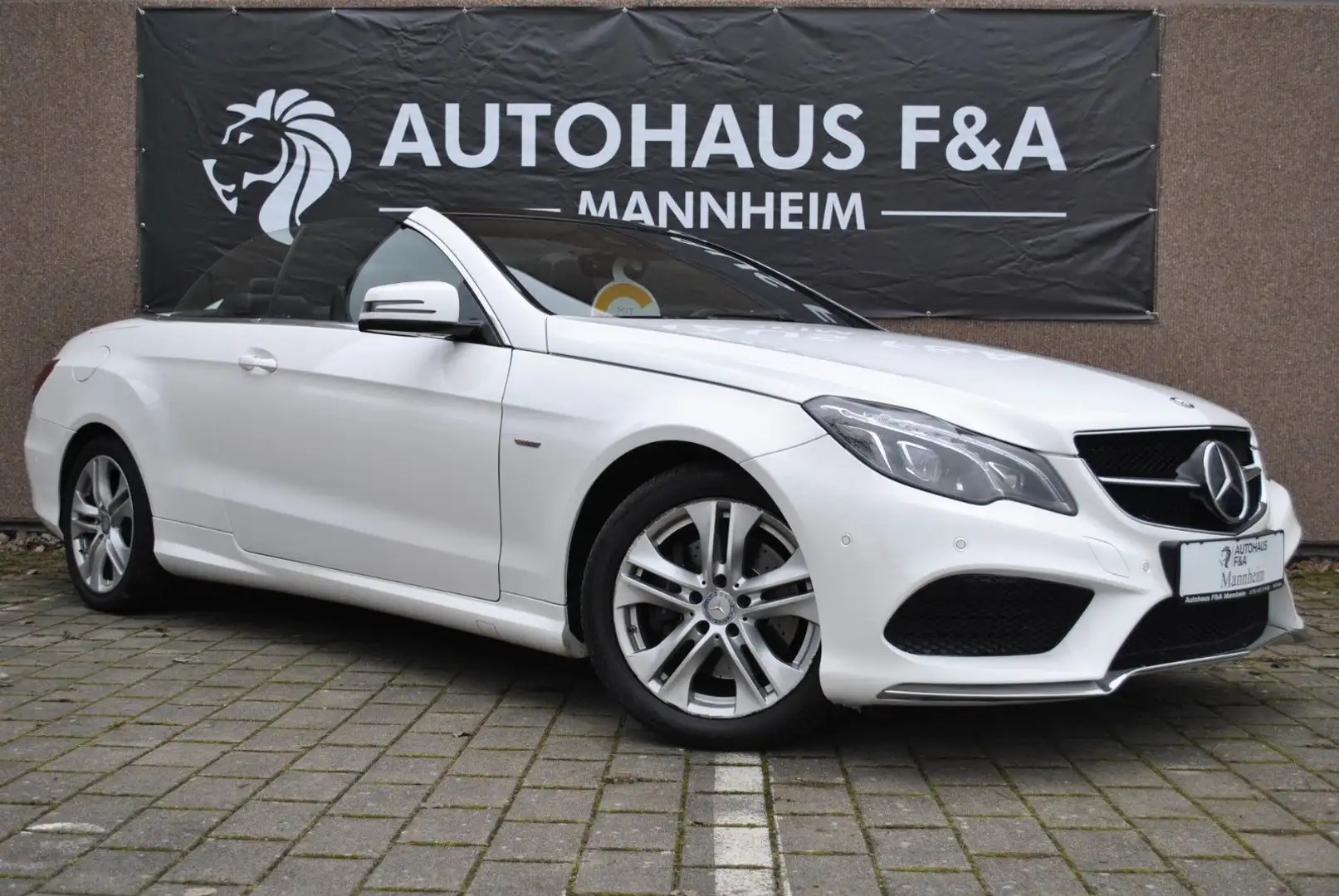 Mercedes-Benz E 320 Sport Edition LED ACC NAVI 2HAND 6ZYLINDE Weiß - 2