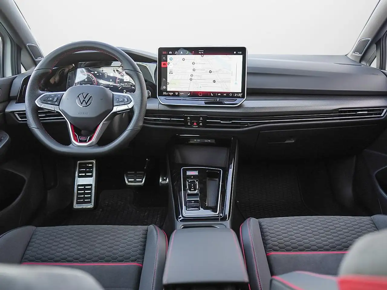 Volkswagen Golf GTI снимка Volkswagen Golf GTI