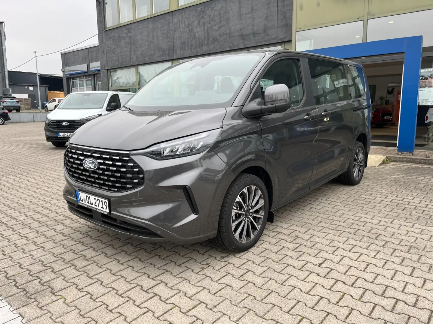 Ford Tourneo Custom 320 L1 Titanium 125 kW Grau - 2