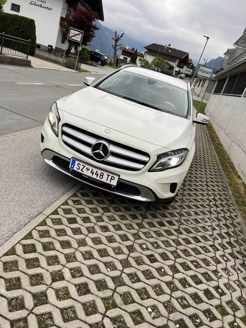 Mercedes-Benz GLA 180 - 1