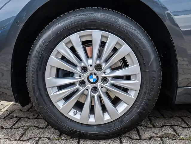 BMW 2 Series view 4